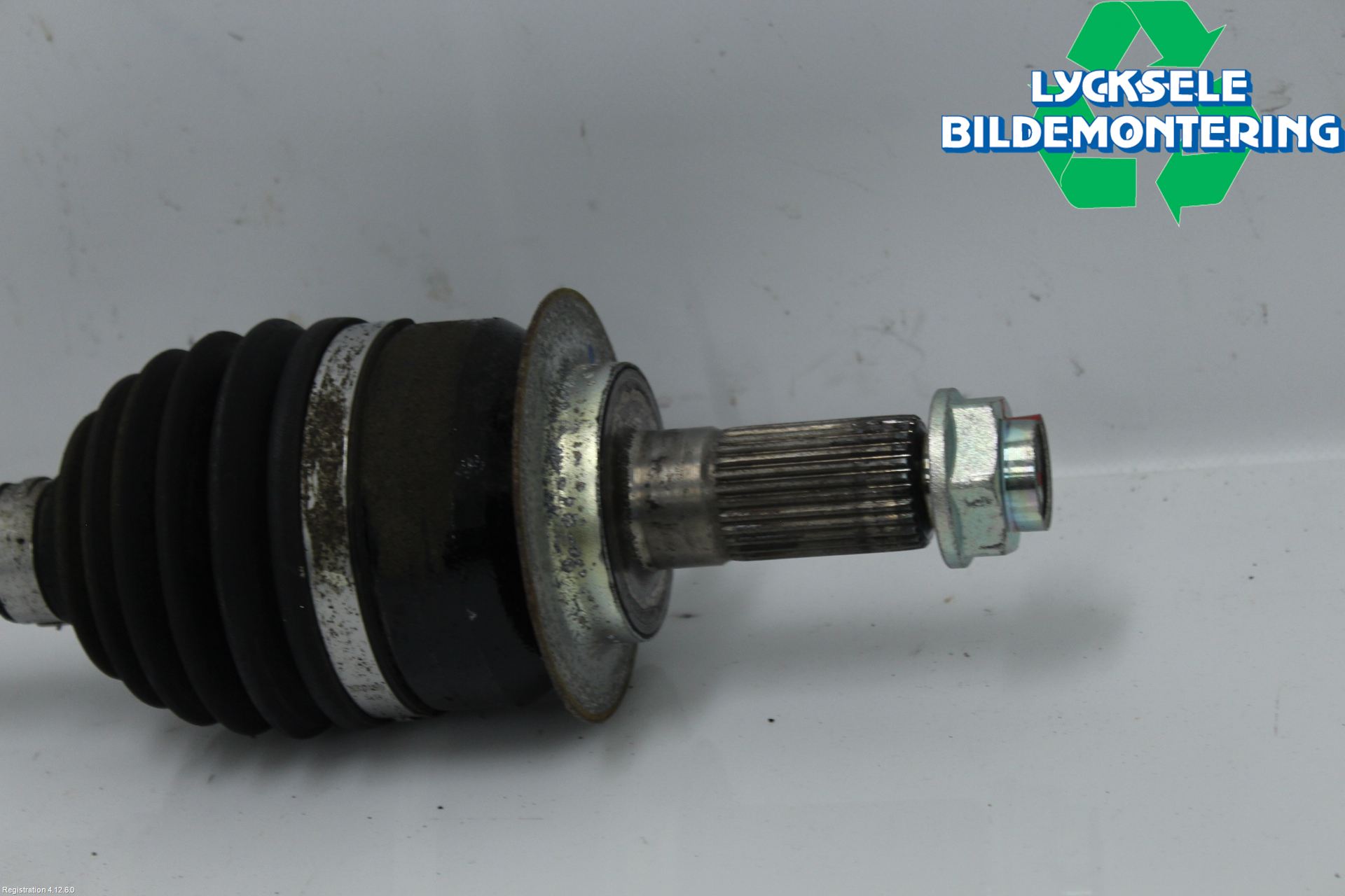 Suzuki SX4 S-CROSS 22- Drivaxel Fram Höger