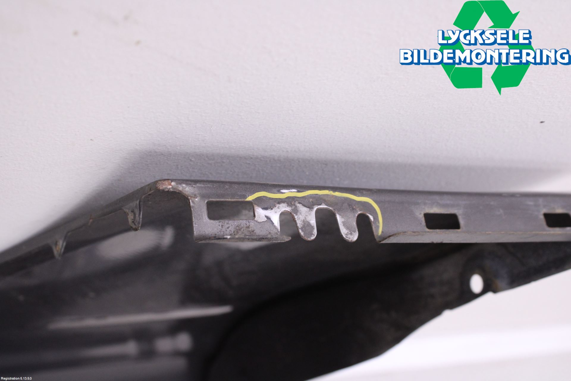 BMW 5 F10/F11/F18 09-17 Skärm Fram Vänster