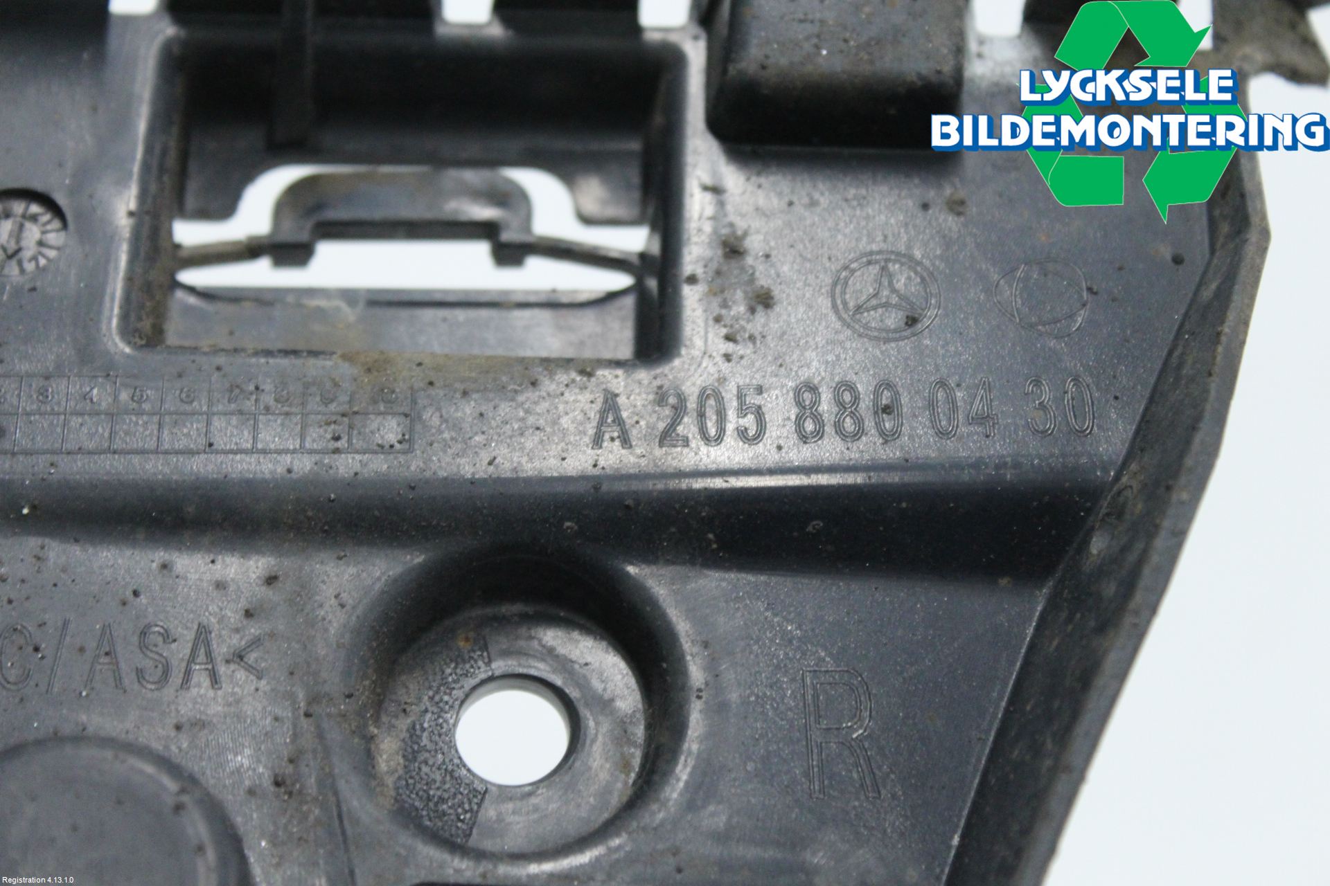 Mercedes-Benz MB C-KLASS (W205) 14-21 Stötfångarfäste Bak Hö