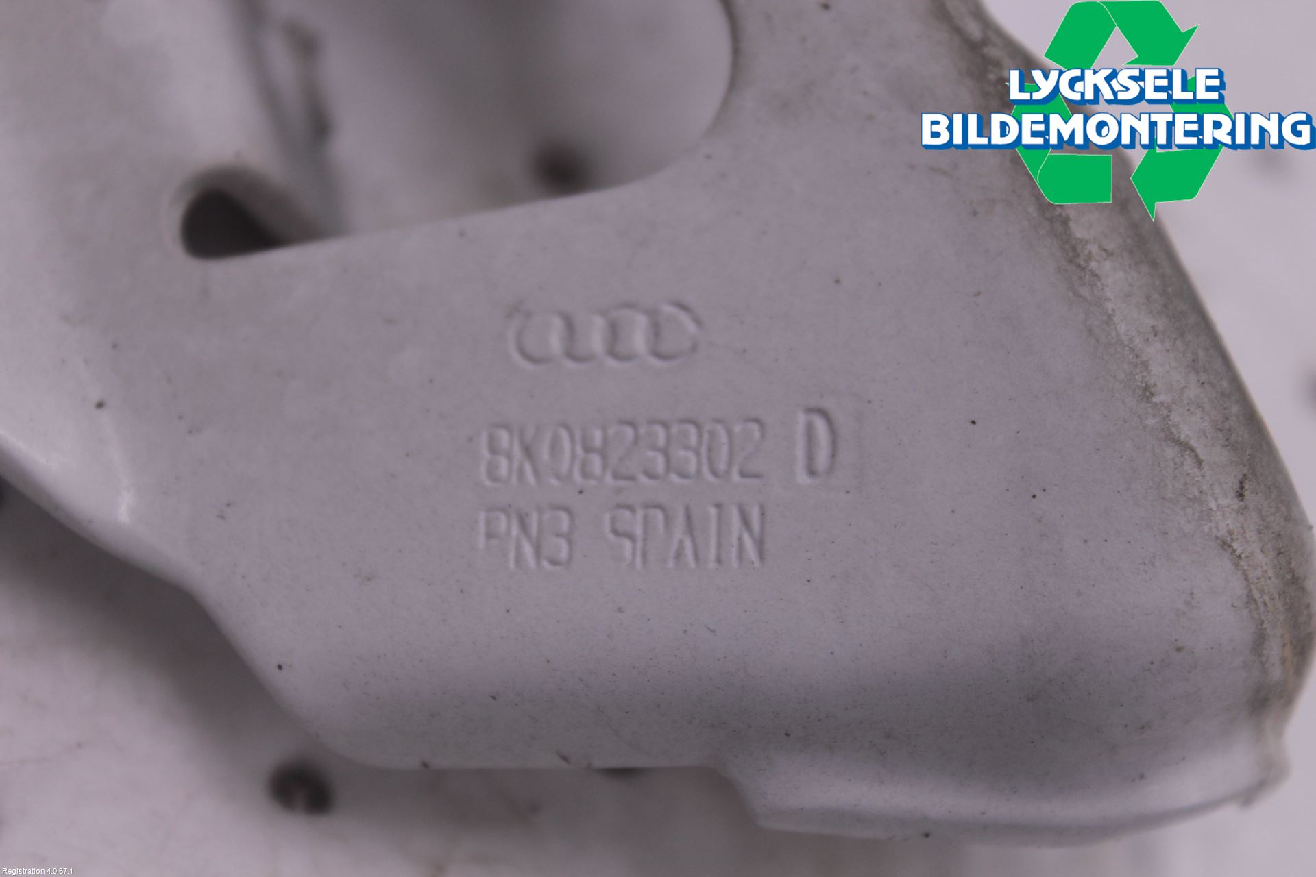 Audi A4/S4 08-11 Huvgångjärn