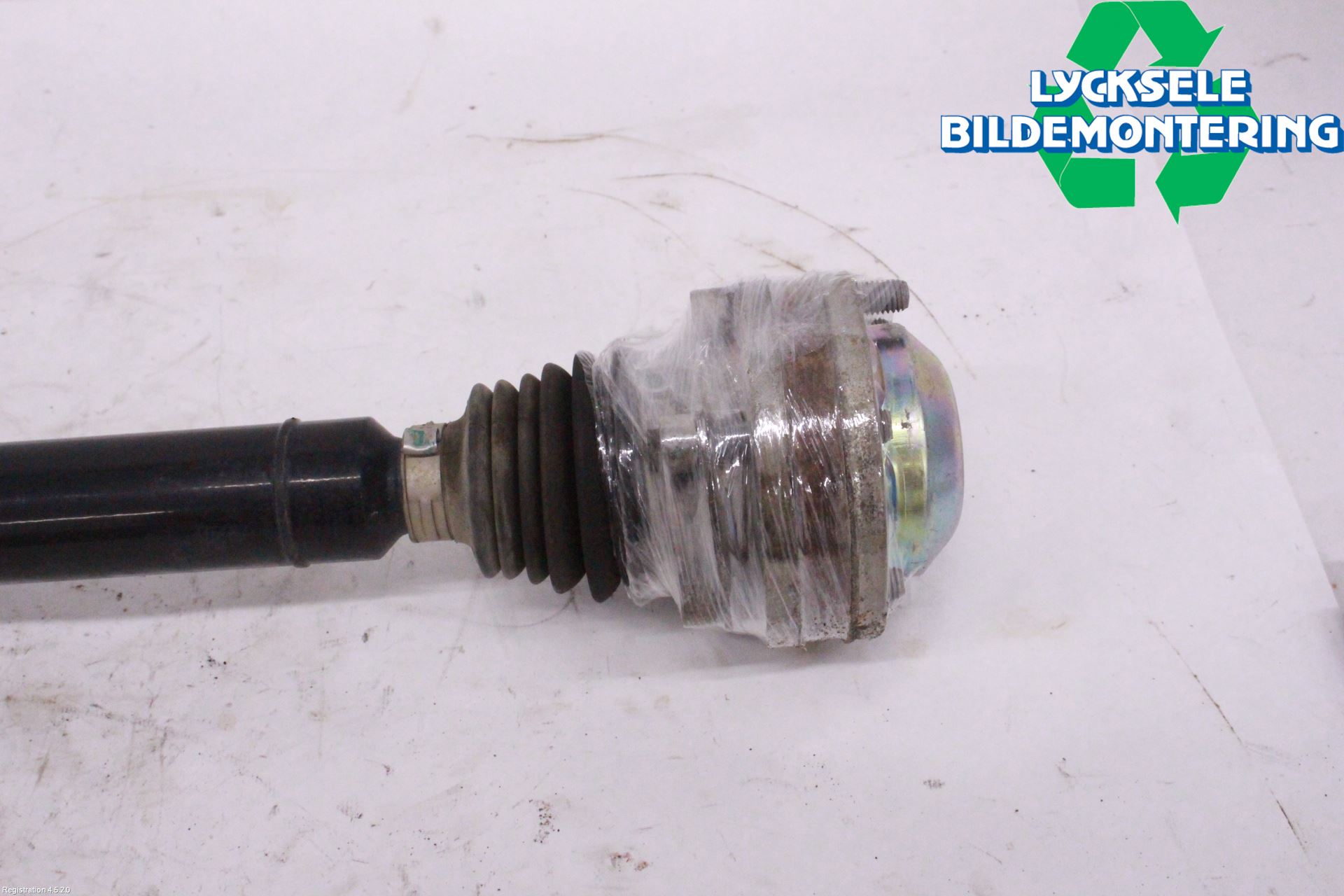 Volkswagen VW CADDY 11-15 Drivaxel Fram Höger