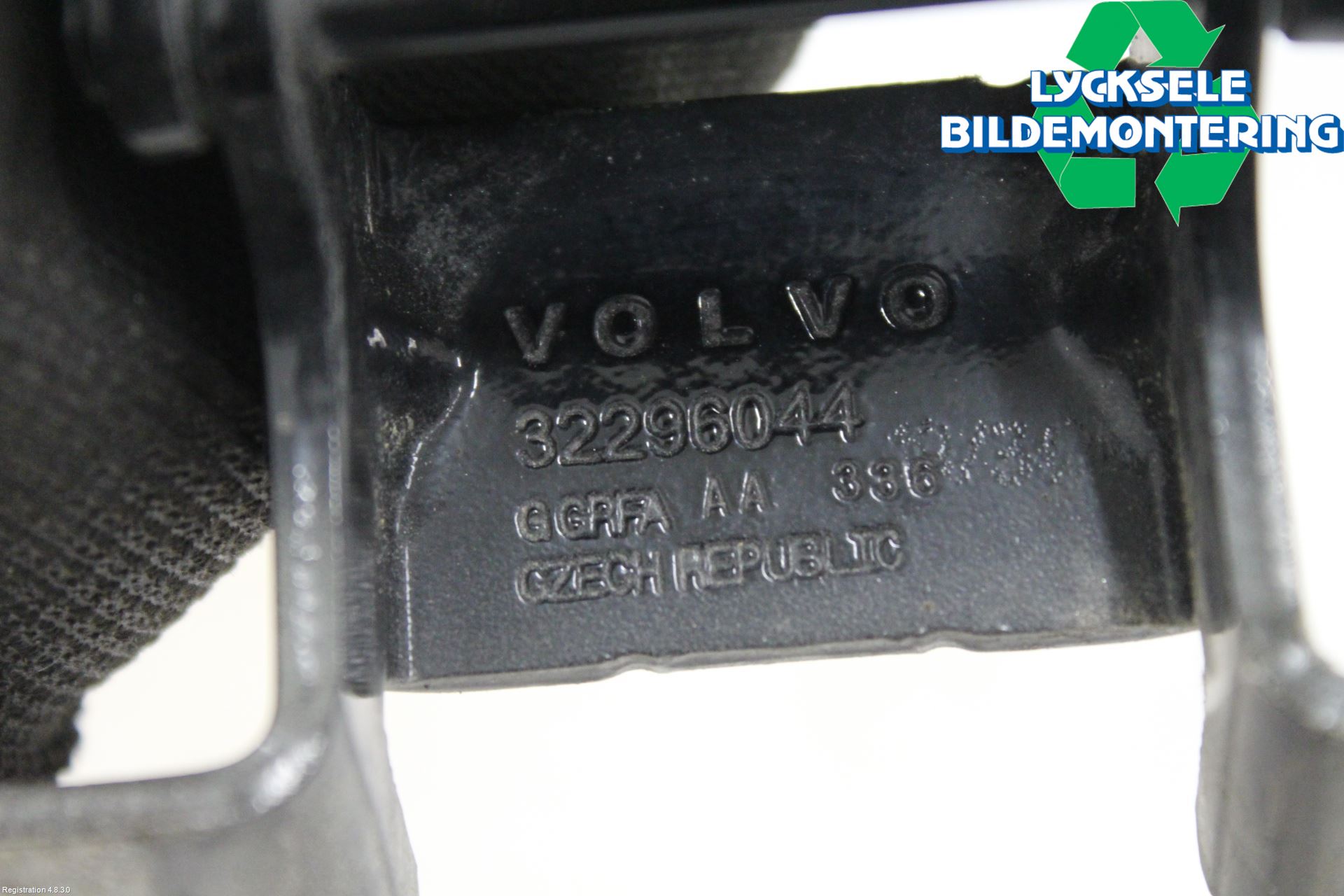 Volvo V60 19- Bakluckegångjärn Vä