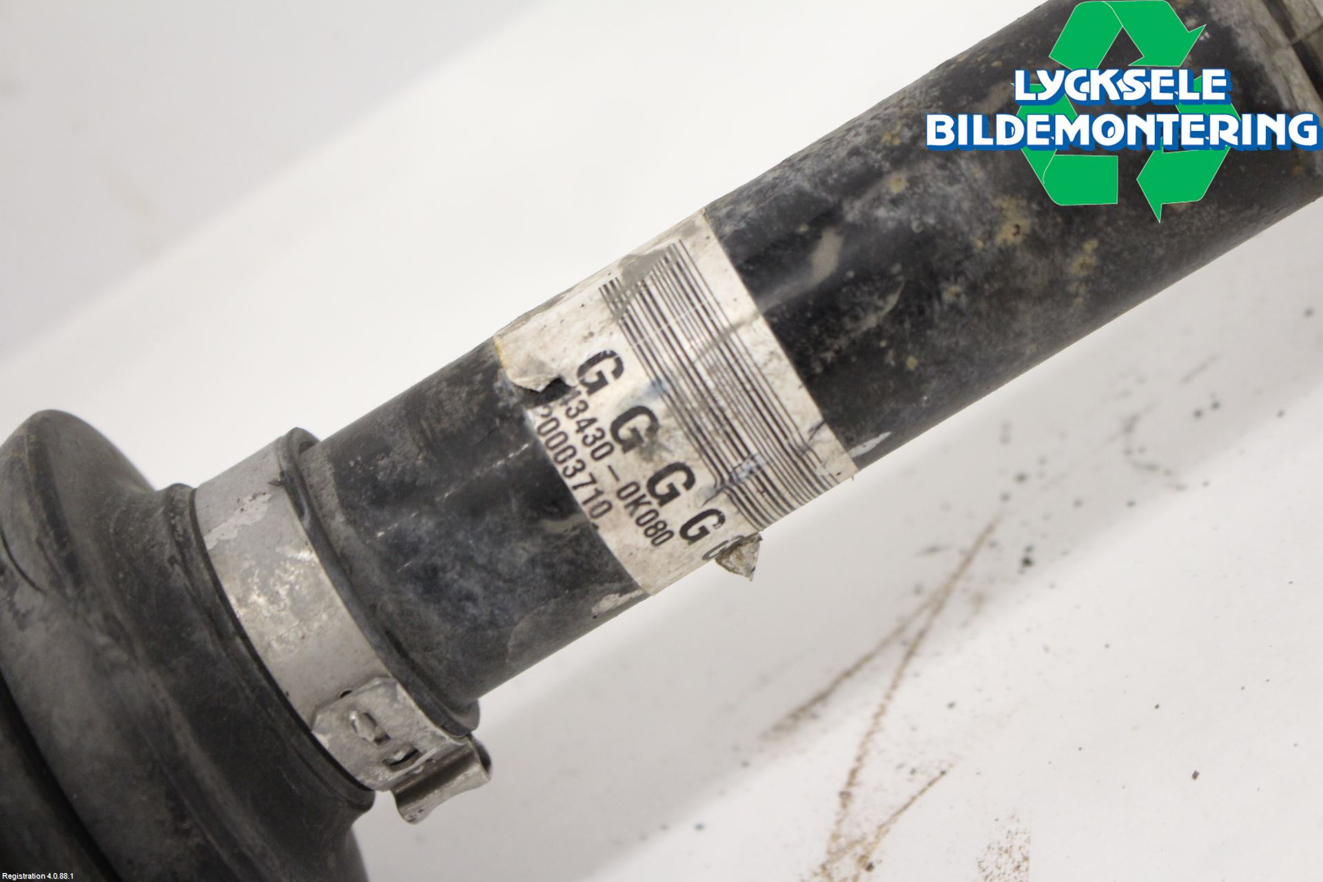 Toyota HILUX 16- Drivaxel Fram Vänster