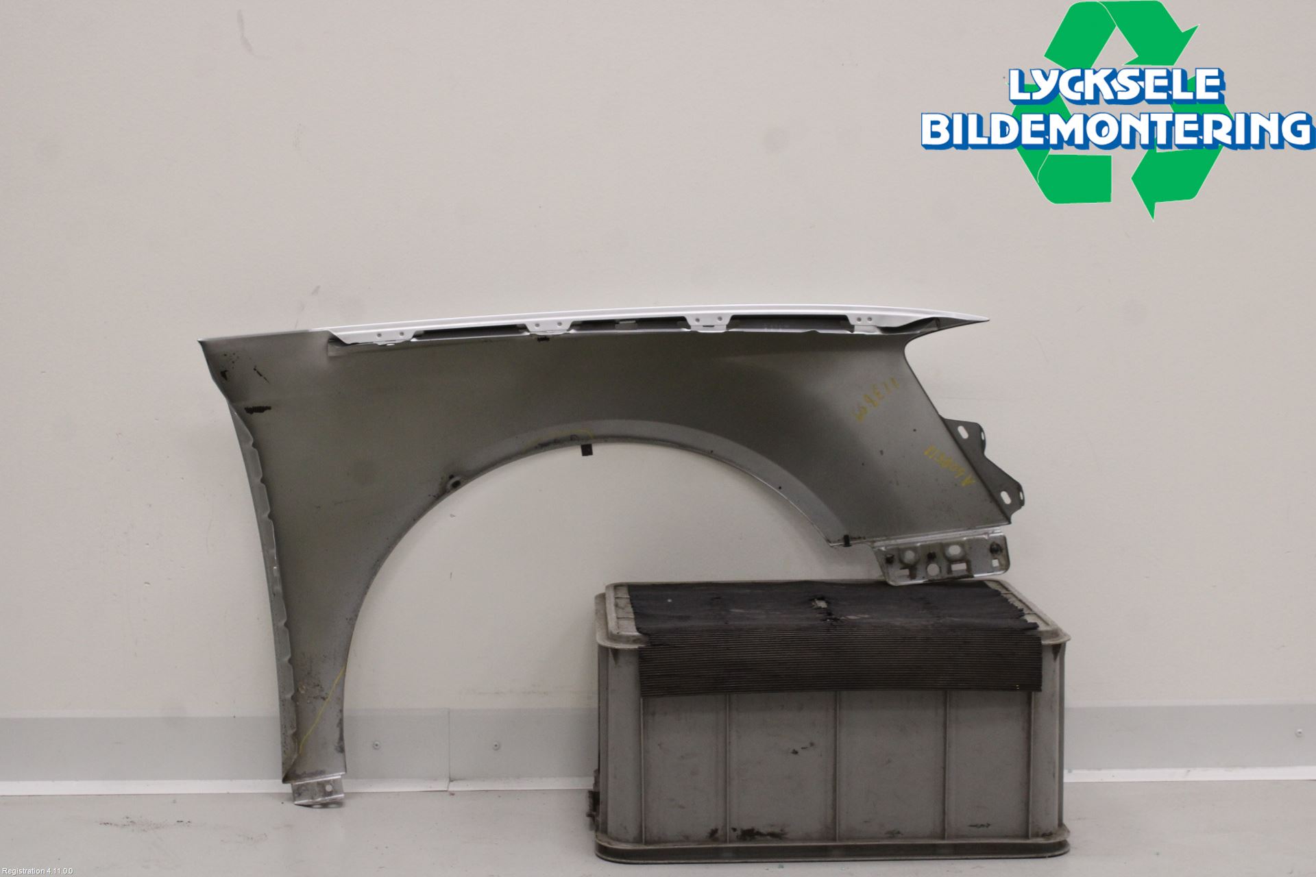 Volkswagen VW PASSAT 05-11 Skärm Fram Vänster