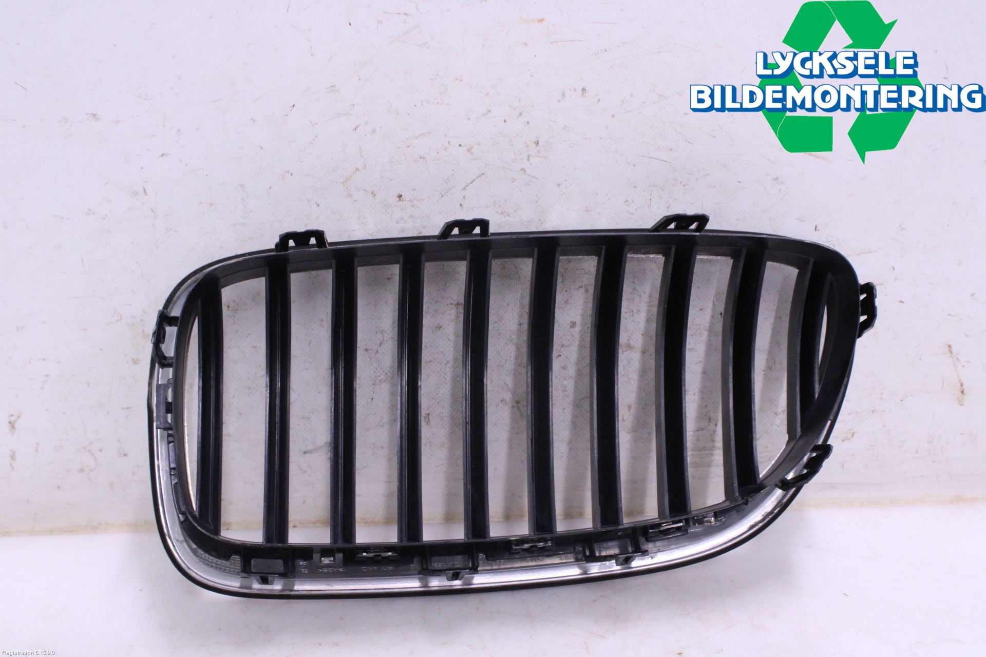 BMW 5 F10/F11/F18 09-17 Grilldel Höger
