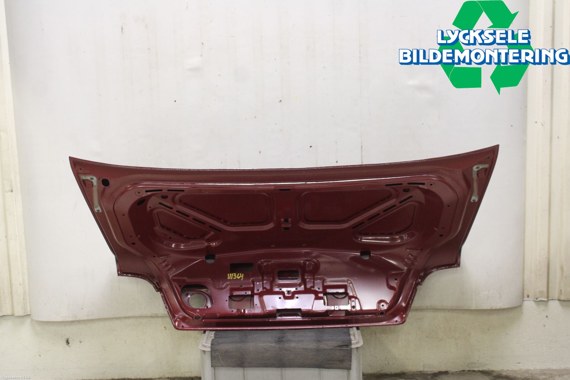 BMW 7 E38      93-01 Baklucka (Ej Med Ruta)