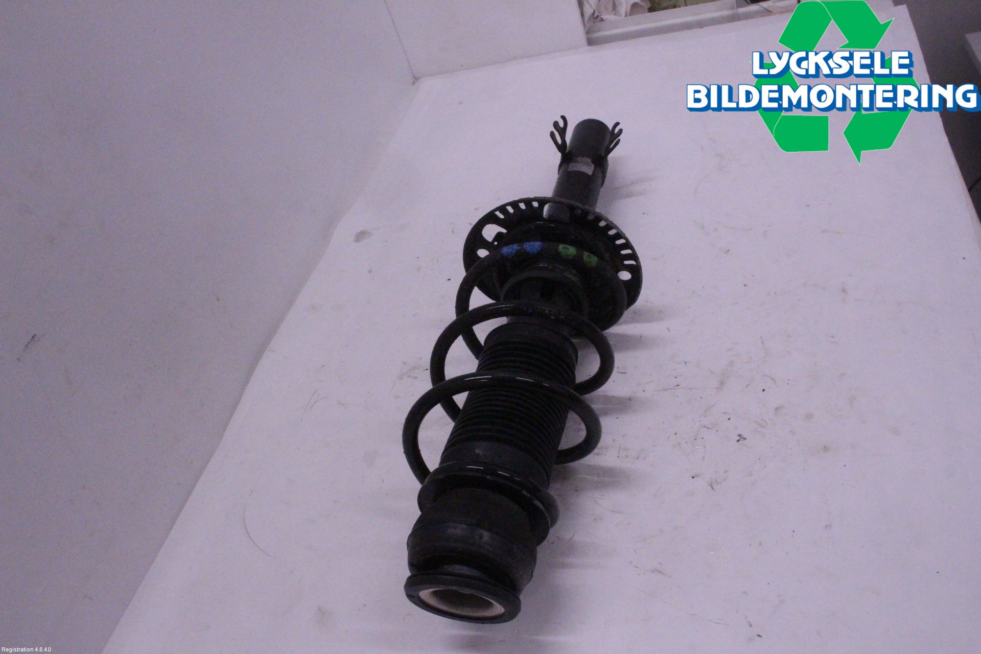 Volkswagen VW UP! / E-UP! Fjäderben Fram Höger