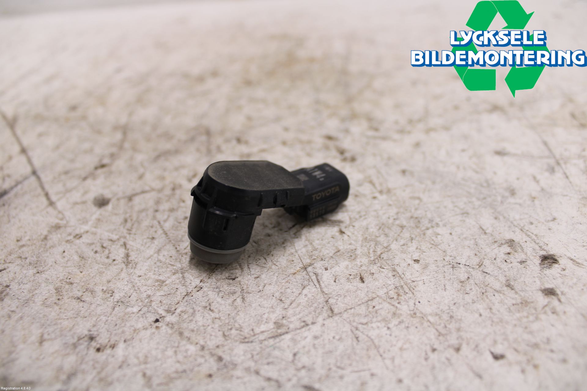 Toyota RAV4 19- Parkeringshjälp Frontsensor