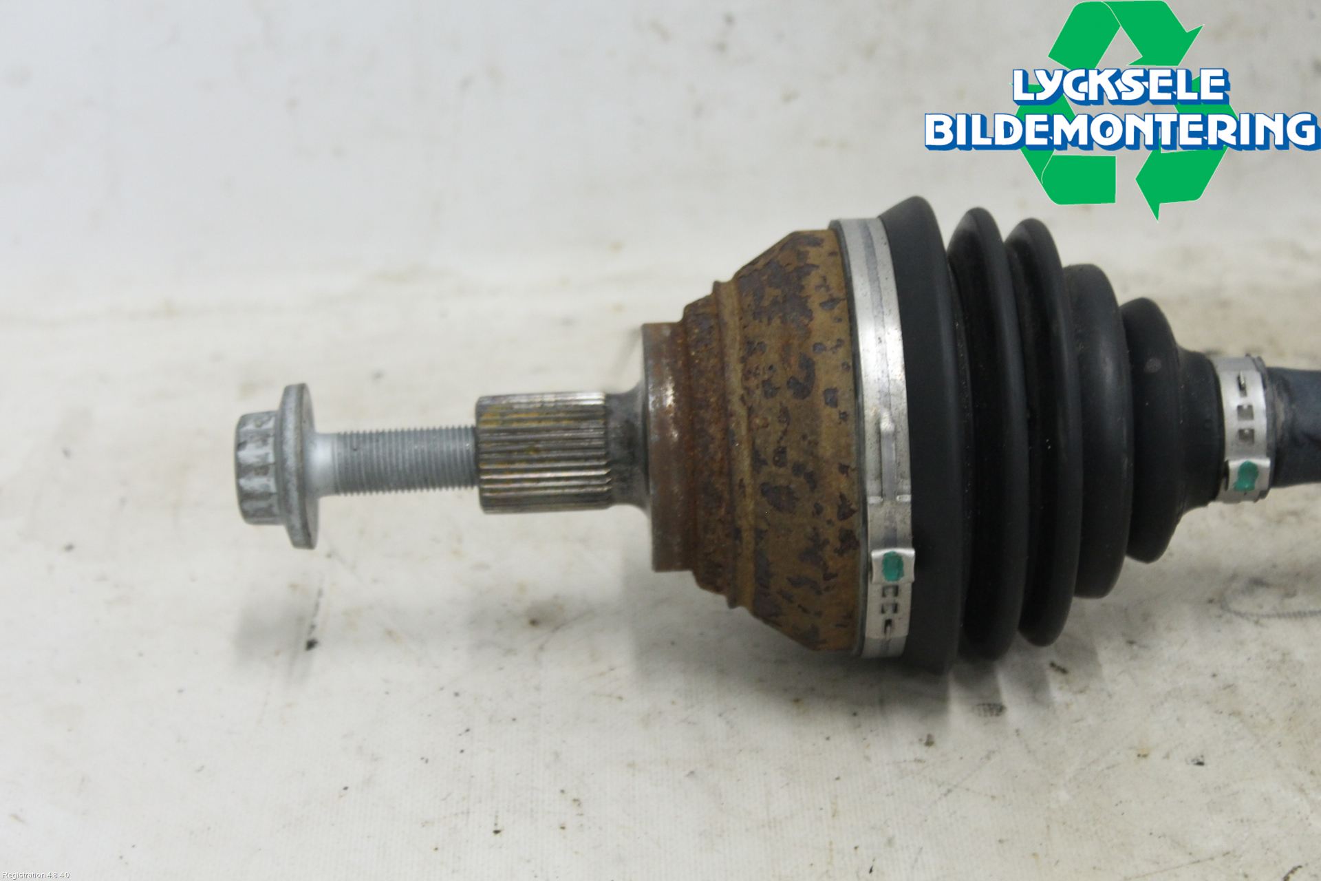 Volkswagen VW T-ROC 18- Drivaxel Fram Vänster