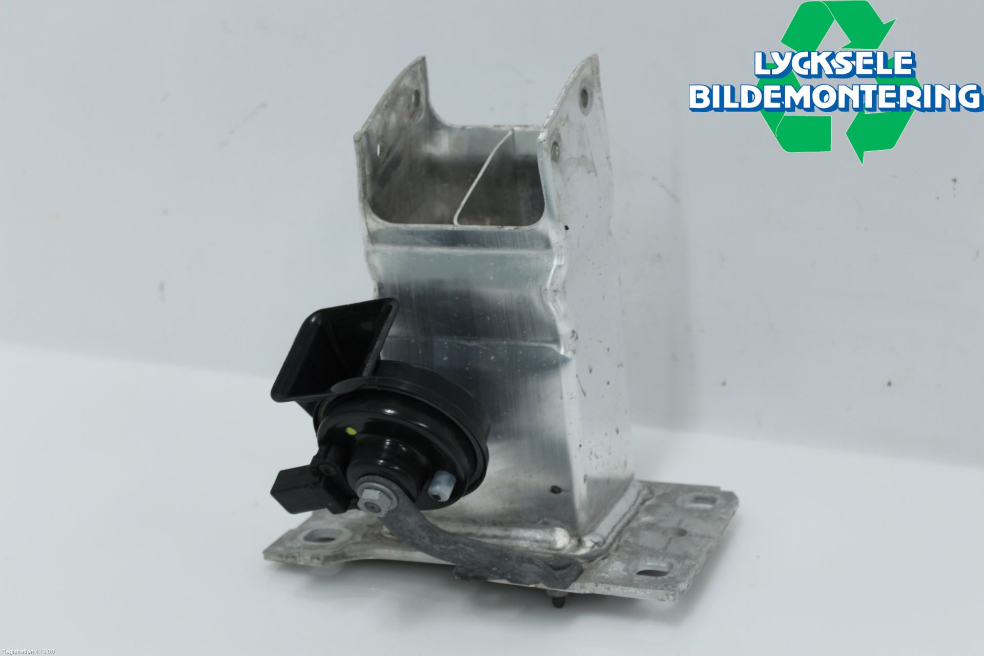 Audi A4/S4 B9 16-19 Stötfångarbärjärn Fram