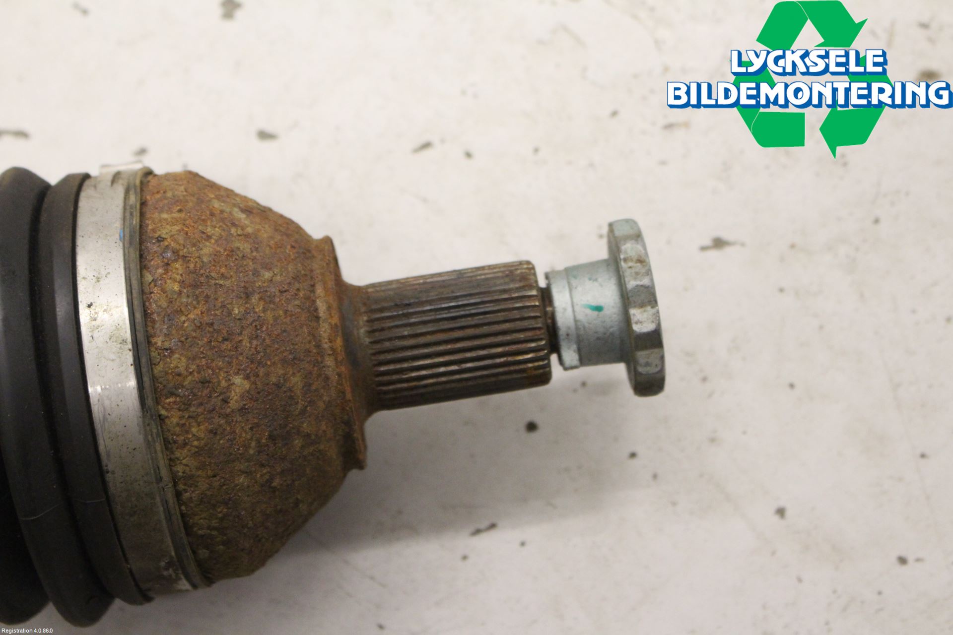 Volkswagen VW POLO 10-17 Drivaxel Fram Vänster