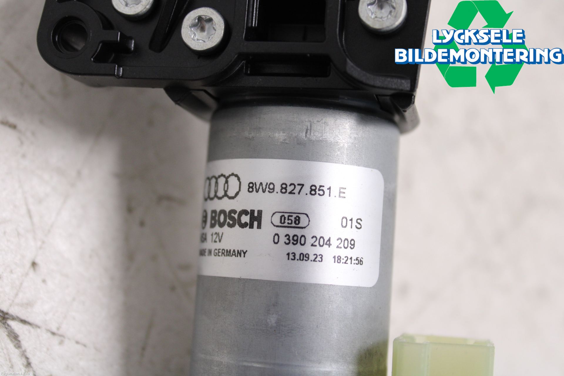 Audi A4/S4 B9 20- Bakluckegångjärn Vä