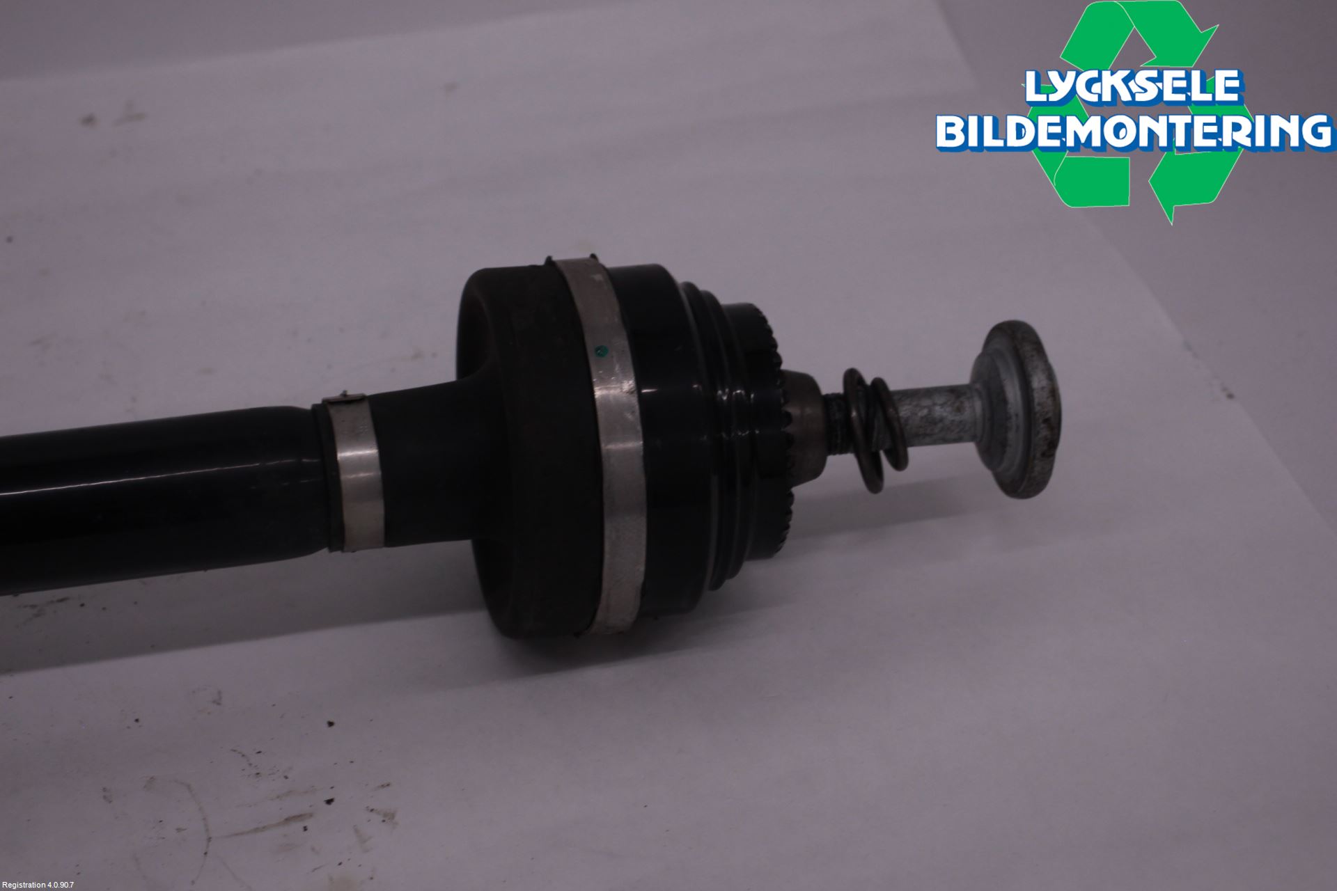 BMW 5 G30/G31/F90 17-23 Drivaxel Bak Vänster