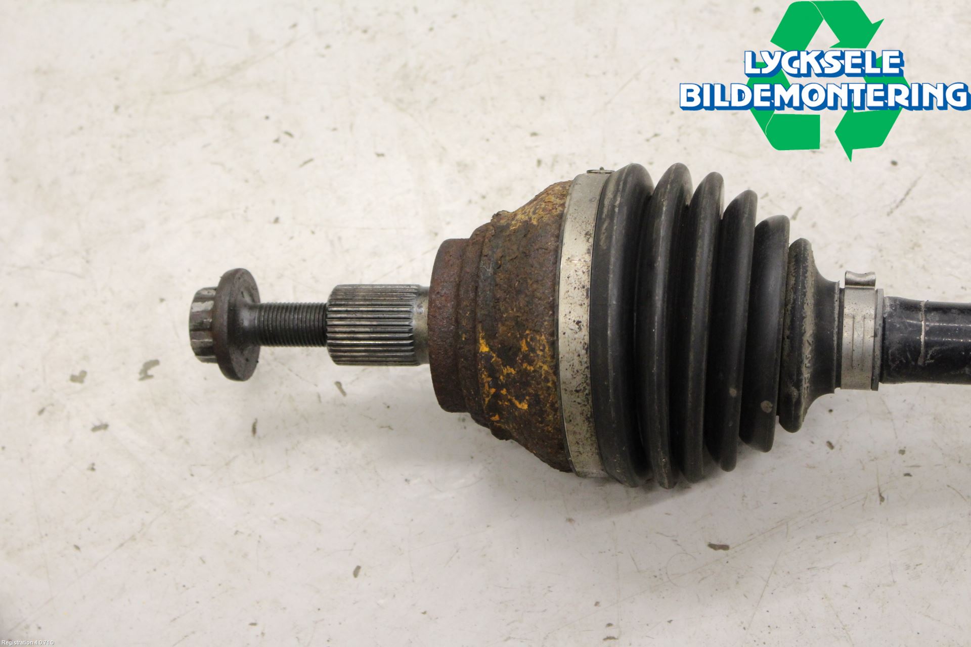 Volkswagen VW PASSAT 15-19 Drivaxel Fram Vänster