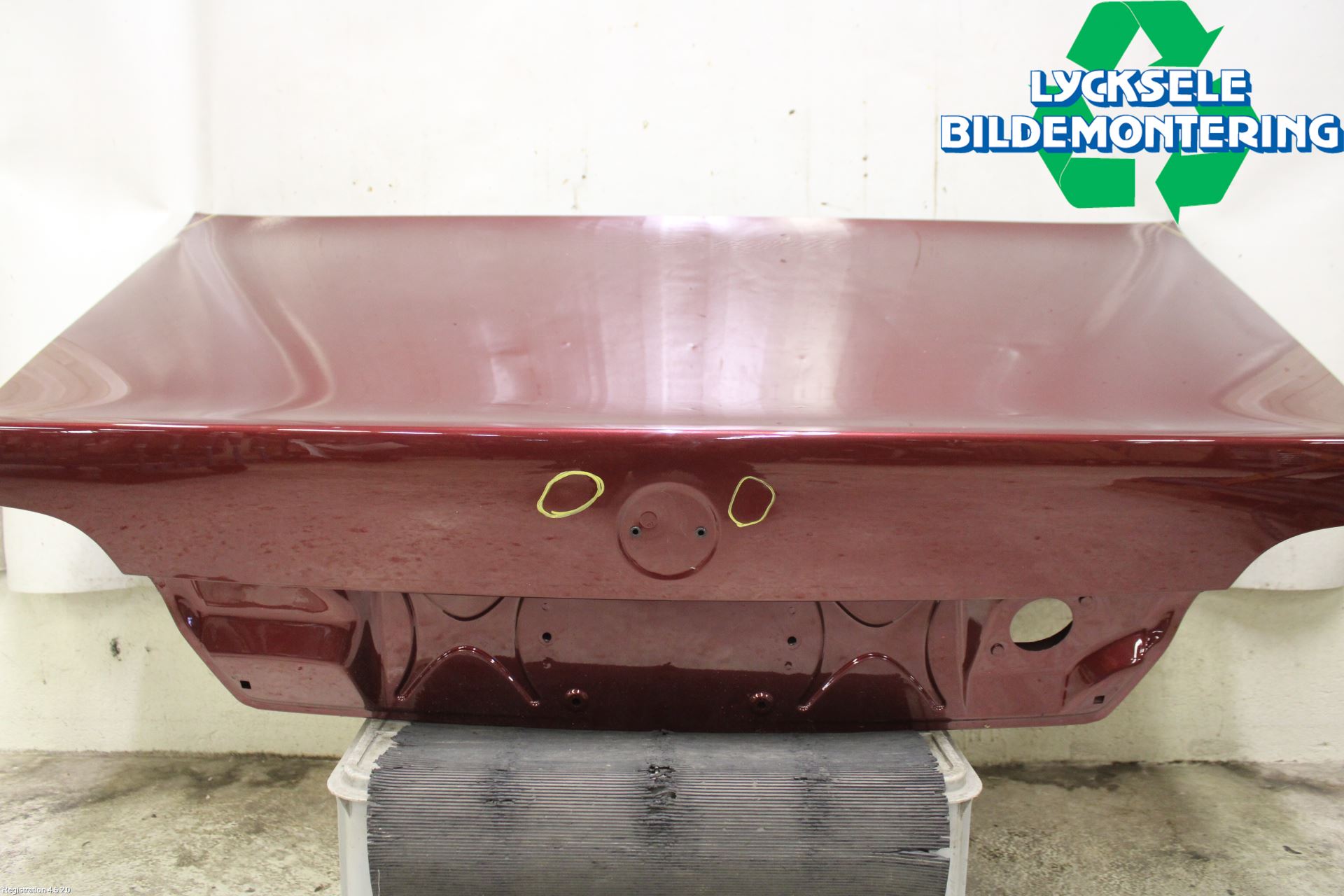 BMW 7 E38      93-01 Baklucka (Ej Med Ruta)