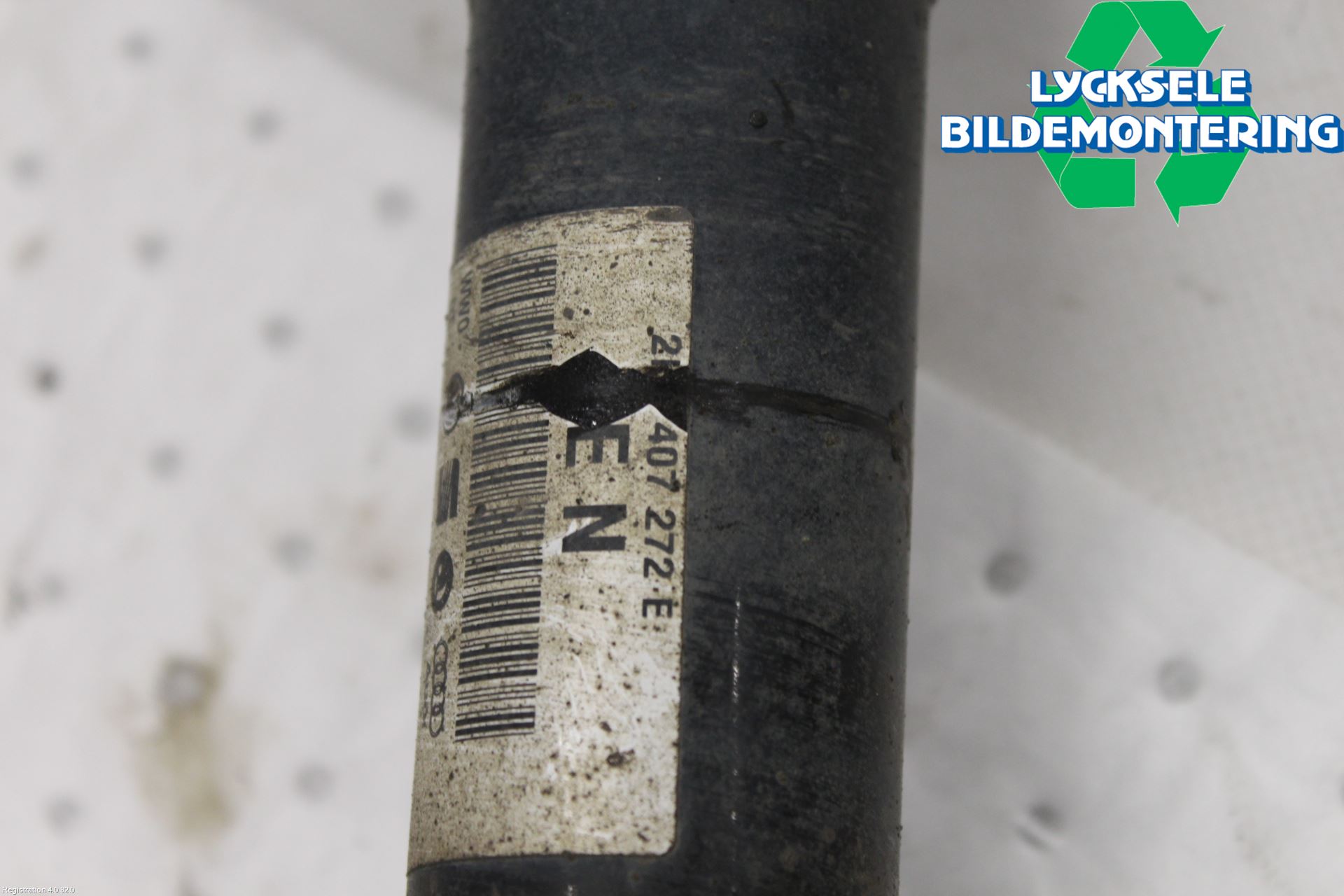 Volkswagen VW CADDY 11-15 Drivaxel Fram Höger
