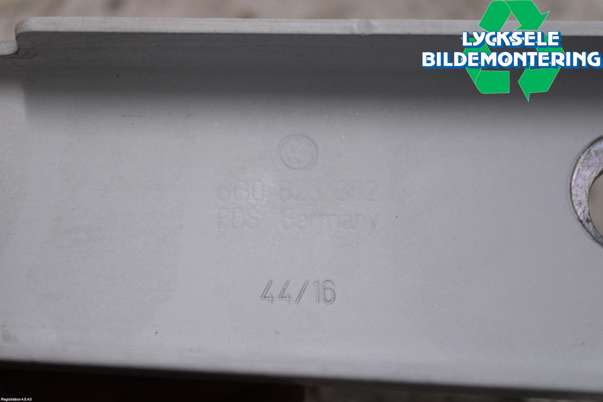 Volkswagen VW PASSAT 15-19 Huvgångjärn