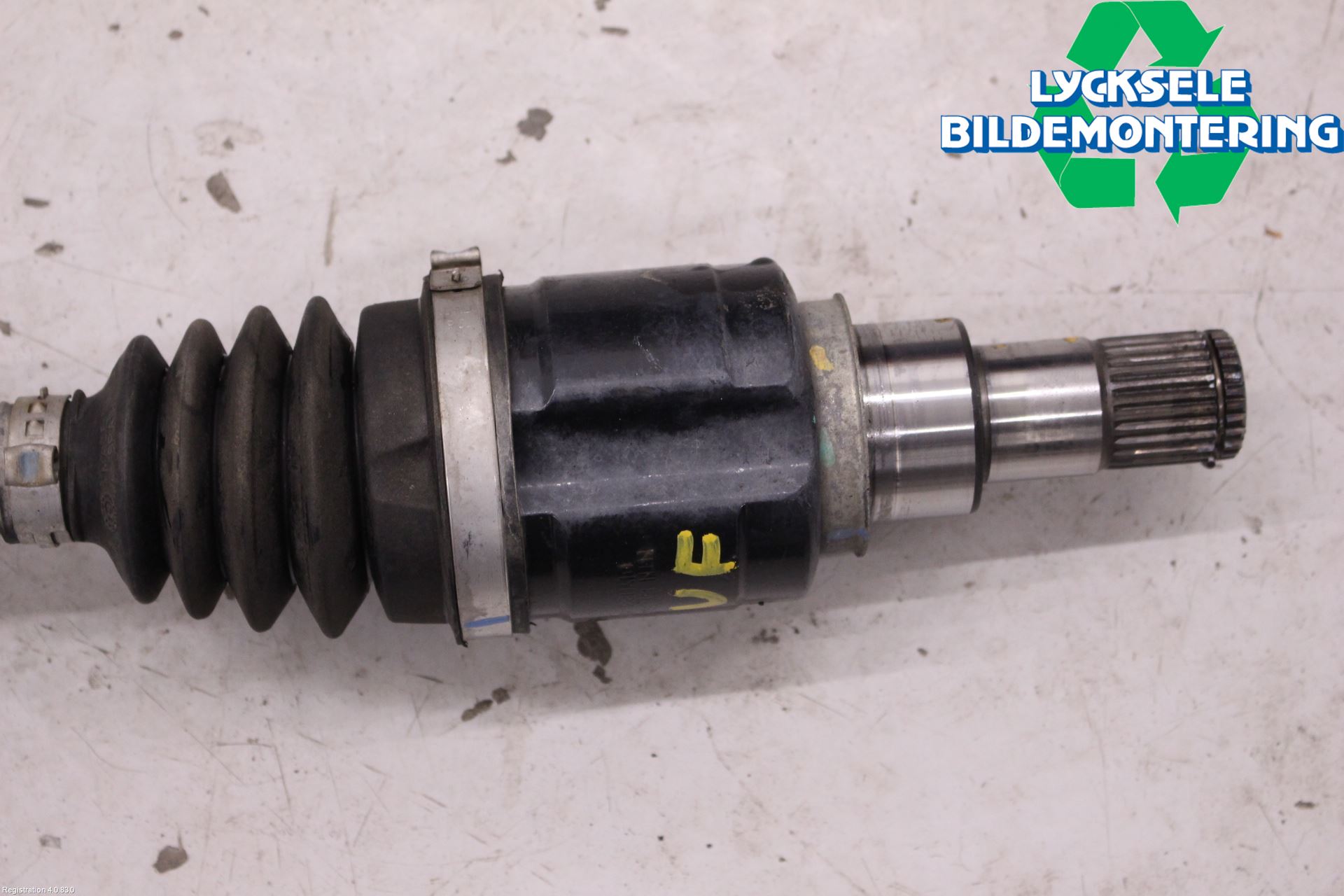 Suzuki SX4 S-CROSS 14-21 Drivaxel Fram Vänster
