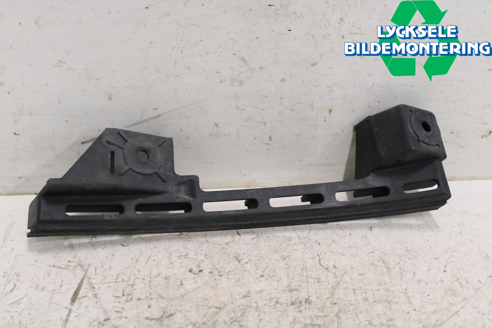 Volkswagen VW CADDY      04-10 Stötfångarfäste Fram Vä