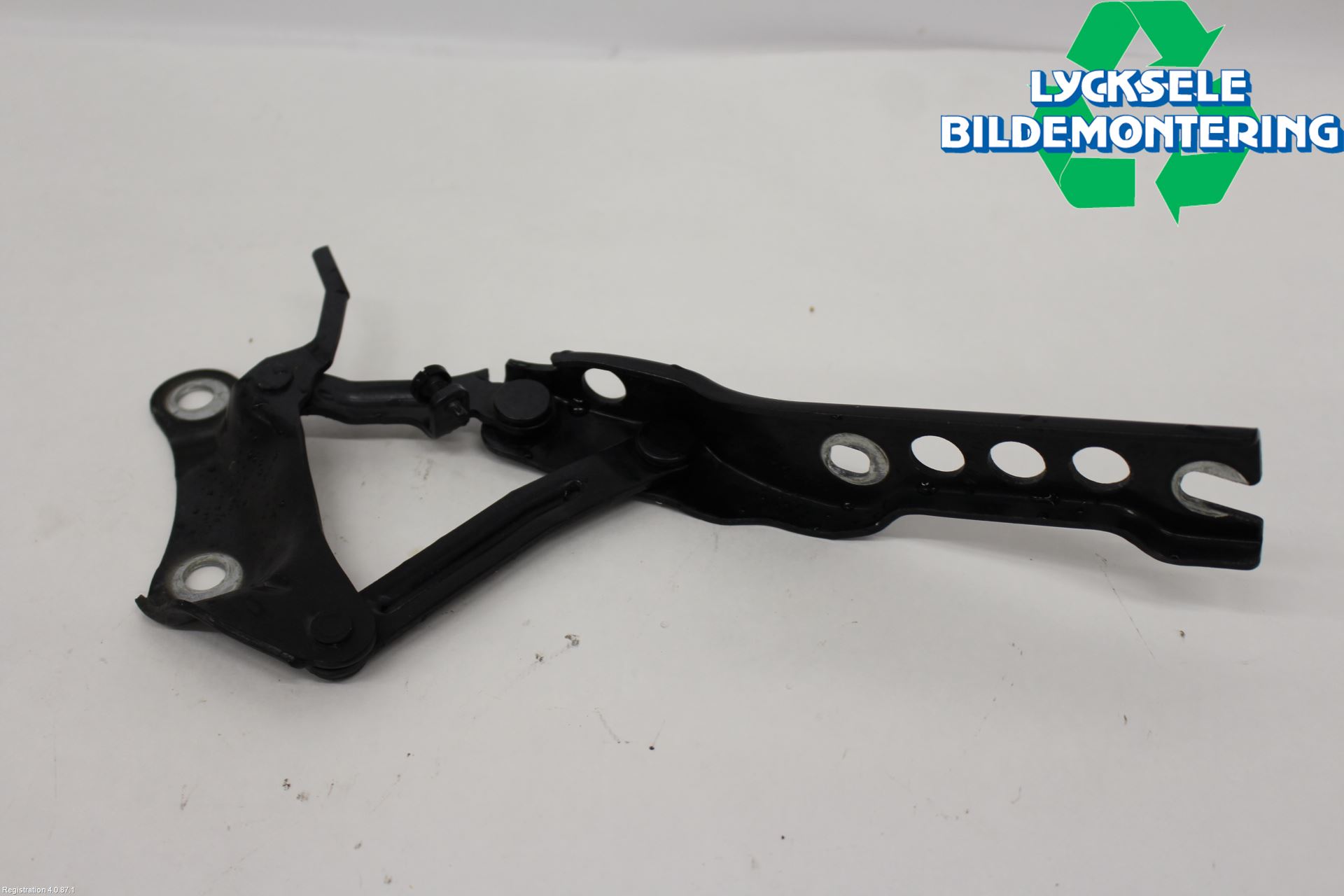 Skoda SUPERB 09-15 Huvgångjärn