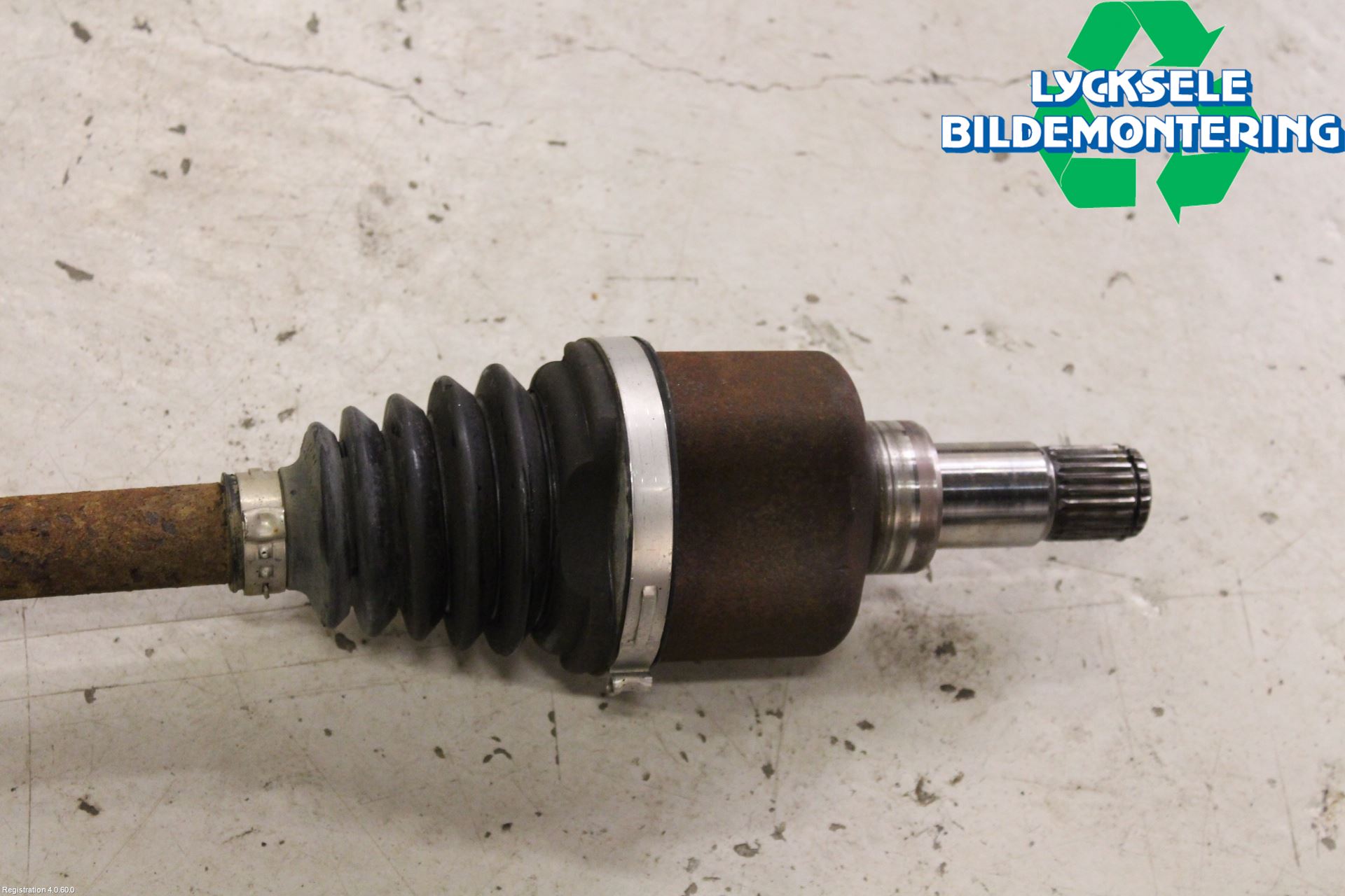 Ford FIESTA 13-17 Drivaxel Fram Vänster
