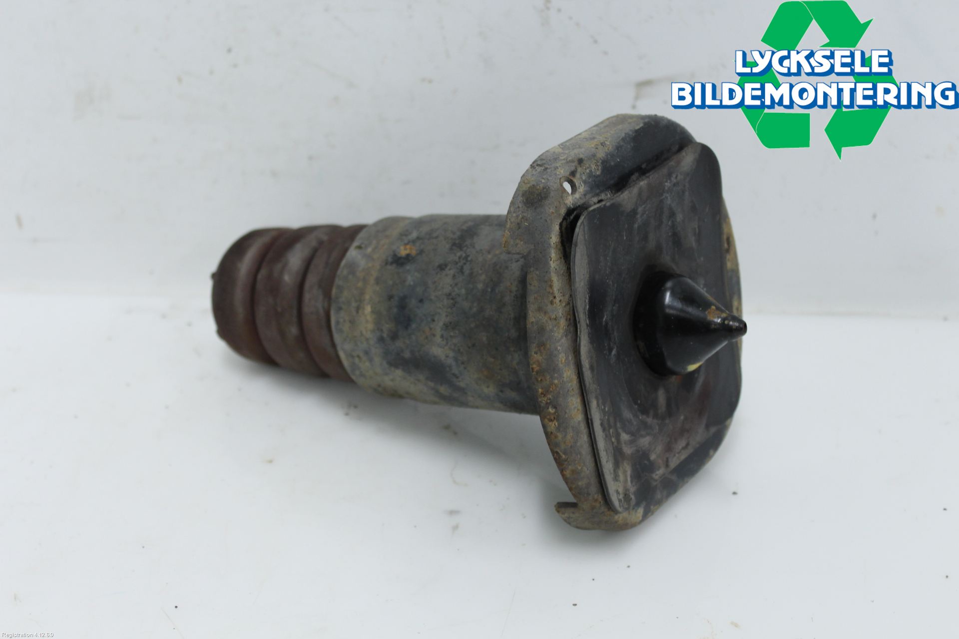 Volvo XC70 08-13 Fjäderskål Bak