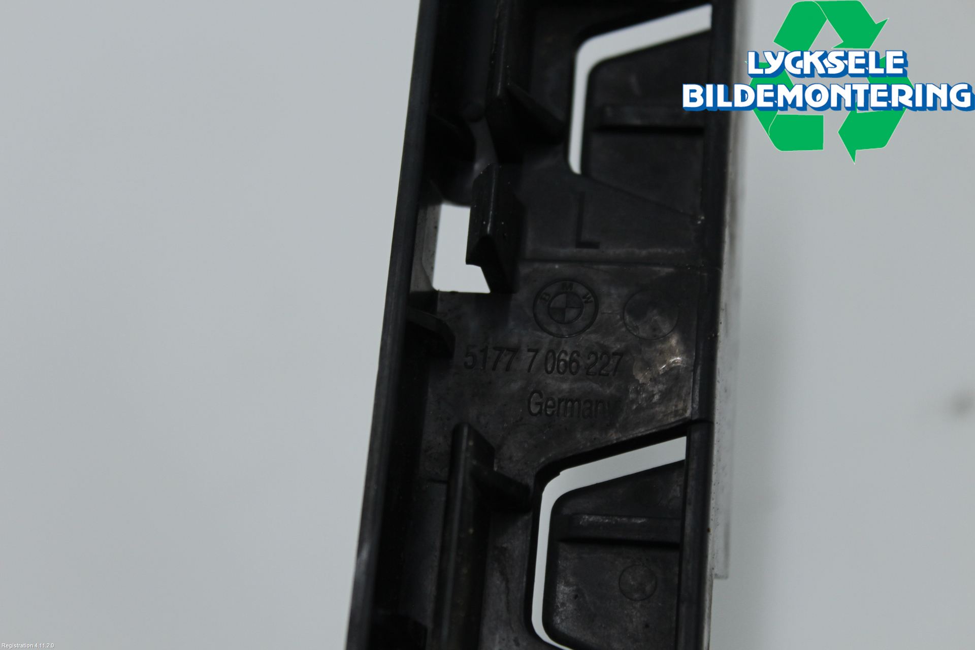 BMW 5 E60/61 Sed/Tou 02-10 Skärmfäste Fram Vä