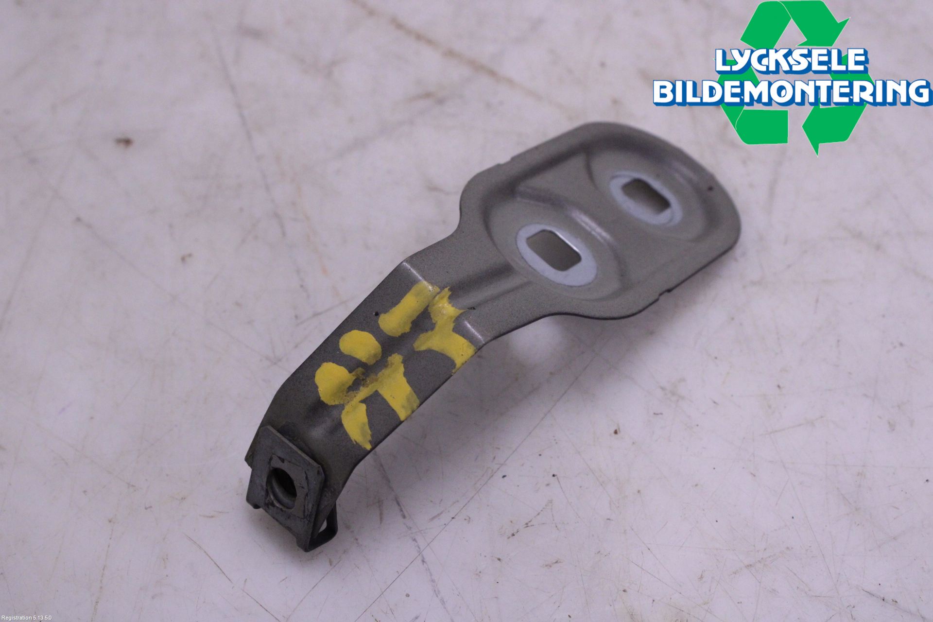 BMW 5 F10/F11/F18 09-17 Skärmfäste Fram Hö