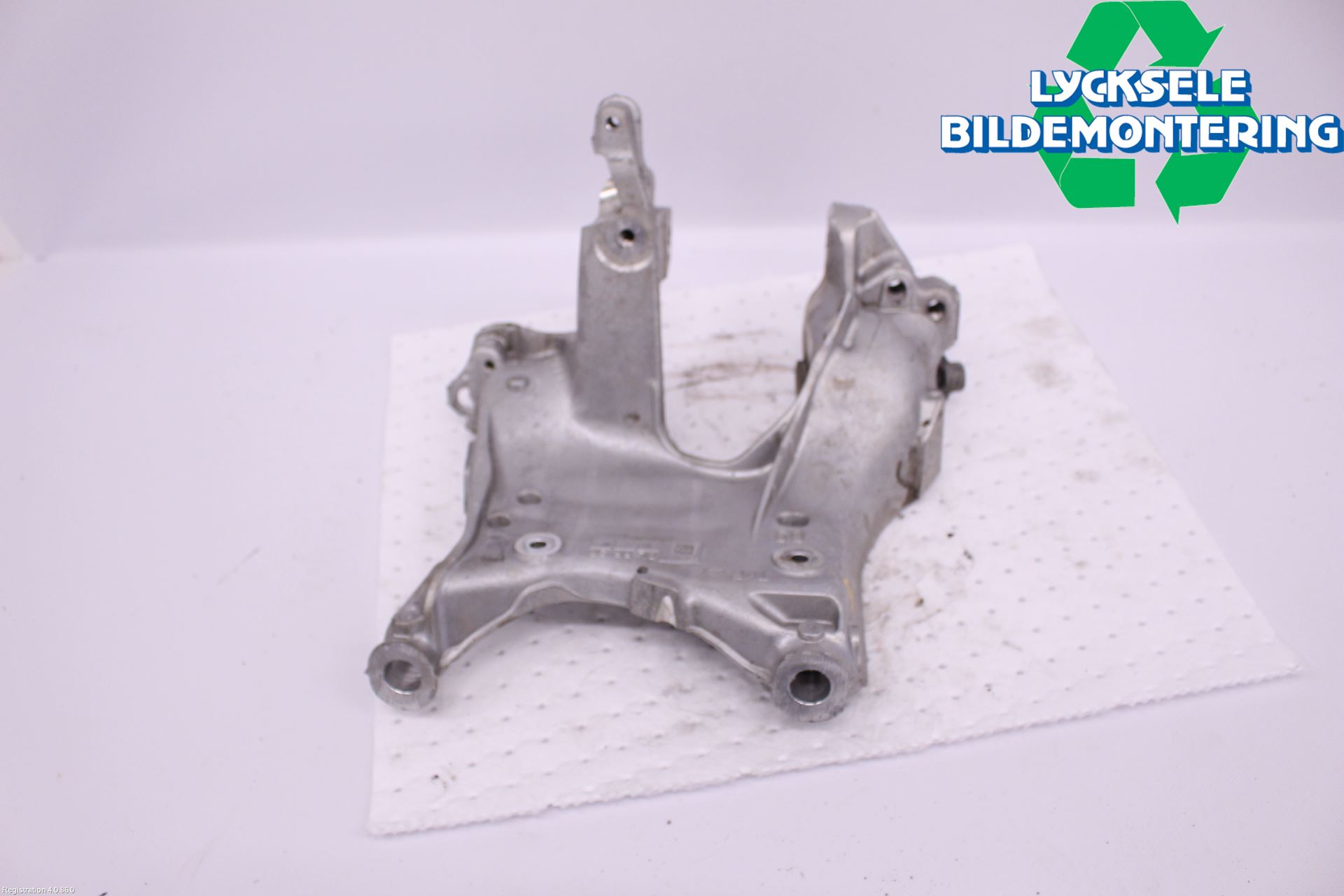 Audi A6 F2/C8 19- Framvagnsbalk