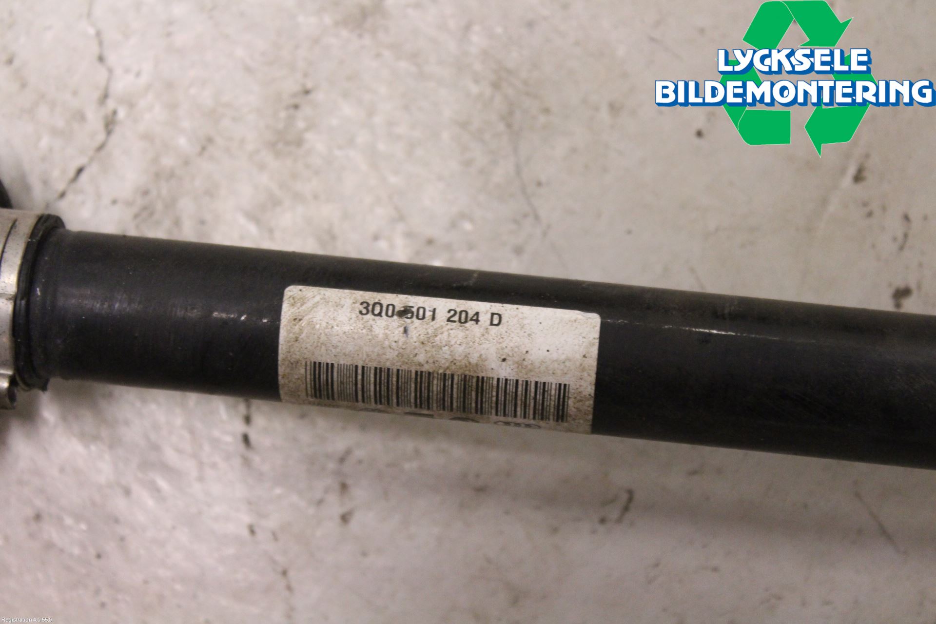 Volkswagen VW PASSAT 15-19 Drivaxel Bak Höger