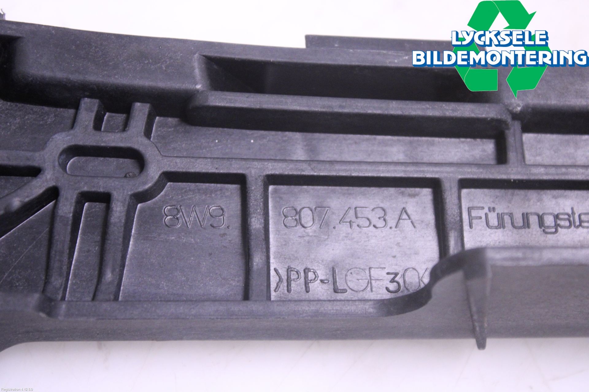 Audi A4/S4 B9 16-19 Stötfångarfäste Bak Vä