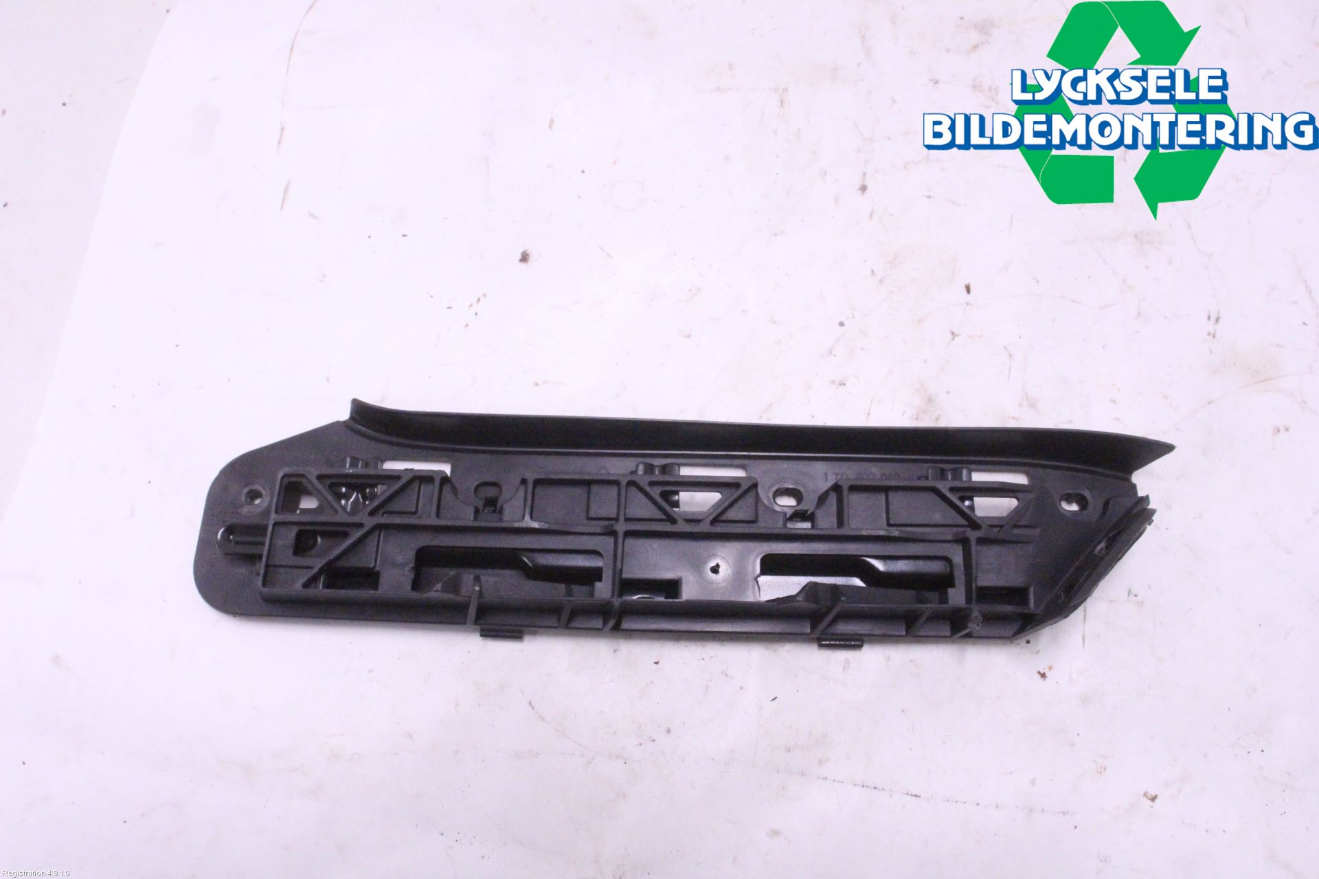 Volkswagen VW CADDY      04-10 Stötfångarfäste Fram Vä