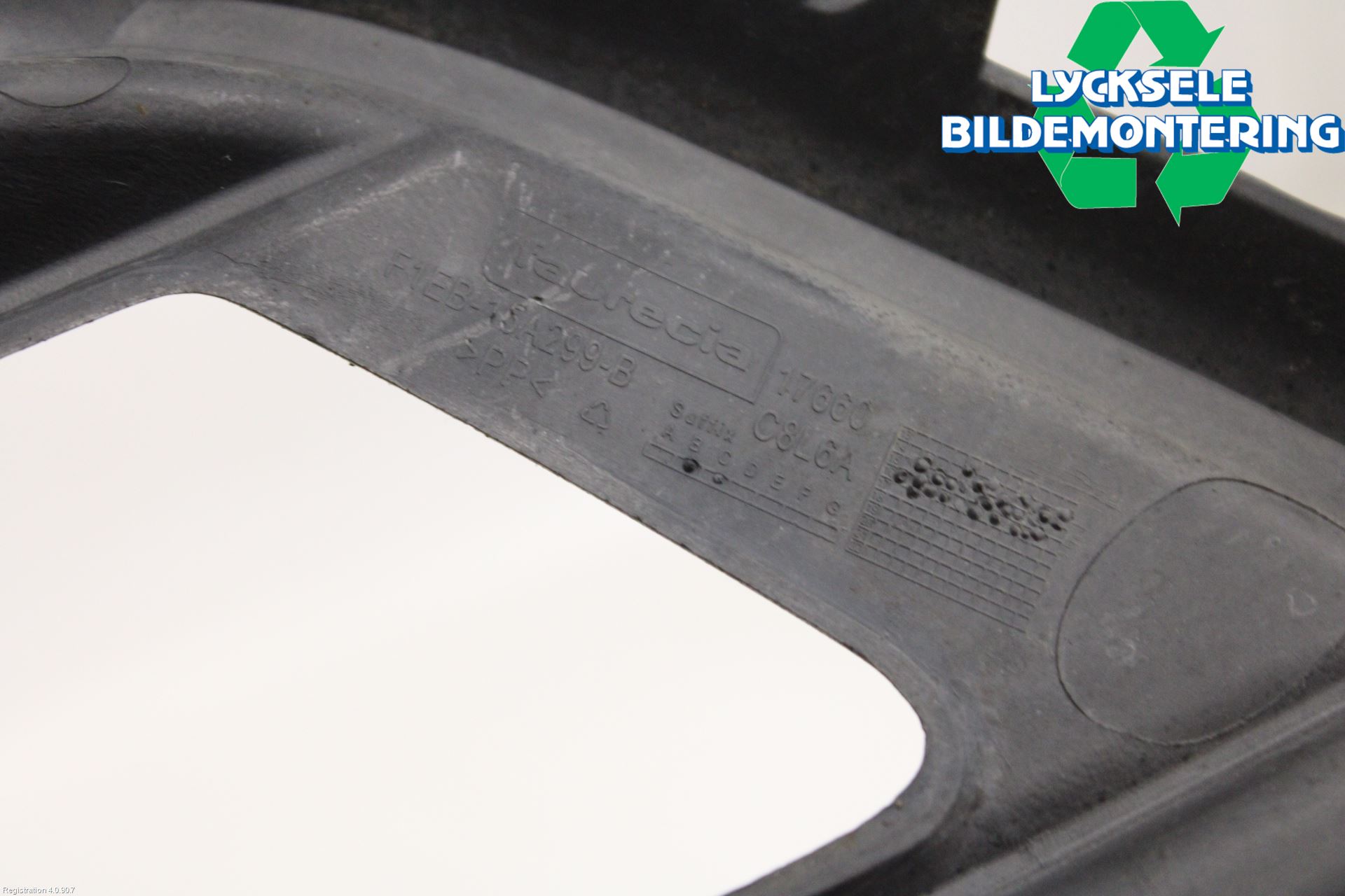 Ford FOCUS 15-18 Dimljussarg Fram