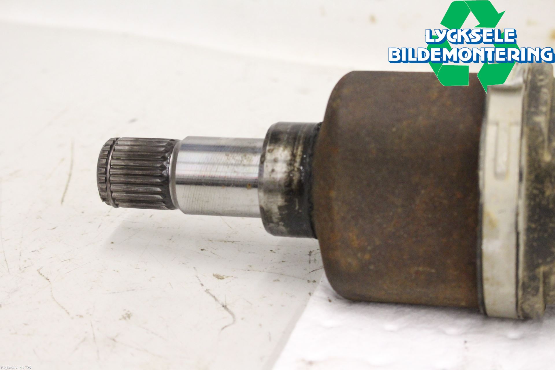 Ford FIESTA 13-17 Drivaxel Fram Vänster