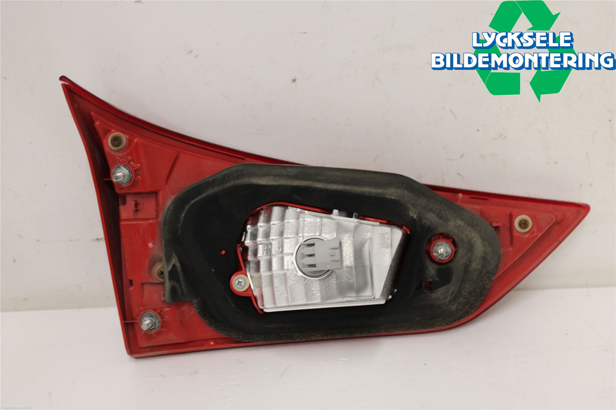 Toyota AURIS 13-19 Bakljus Lucka Hö