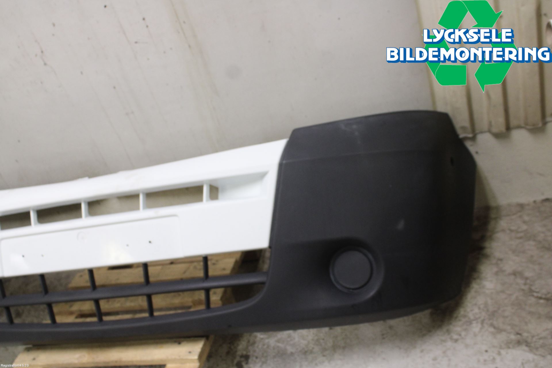Renault MASTER III  04-10 Stötfångarbeklädnad Fram