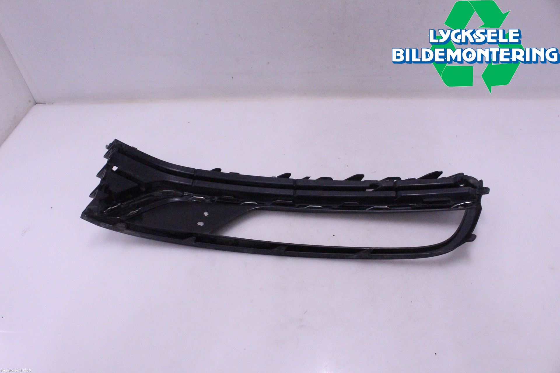 Volkswagen VW PASSAT 11-14 Dimljussarg Fram