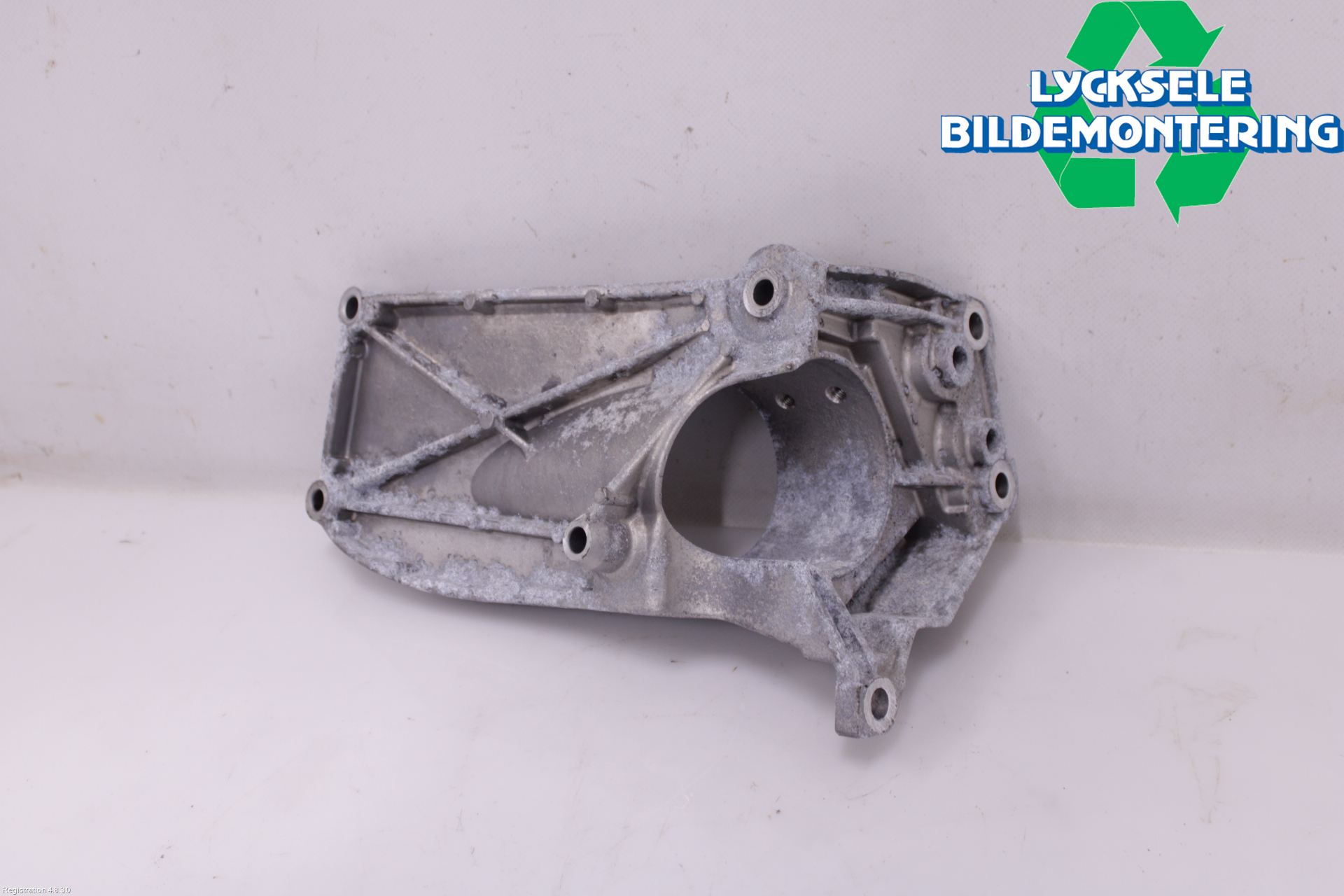 Volvo V60 19- Motorfäste