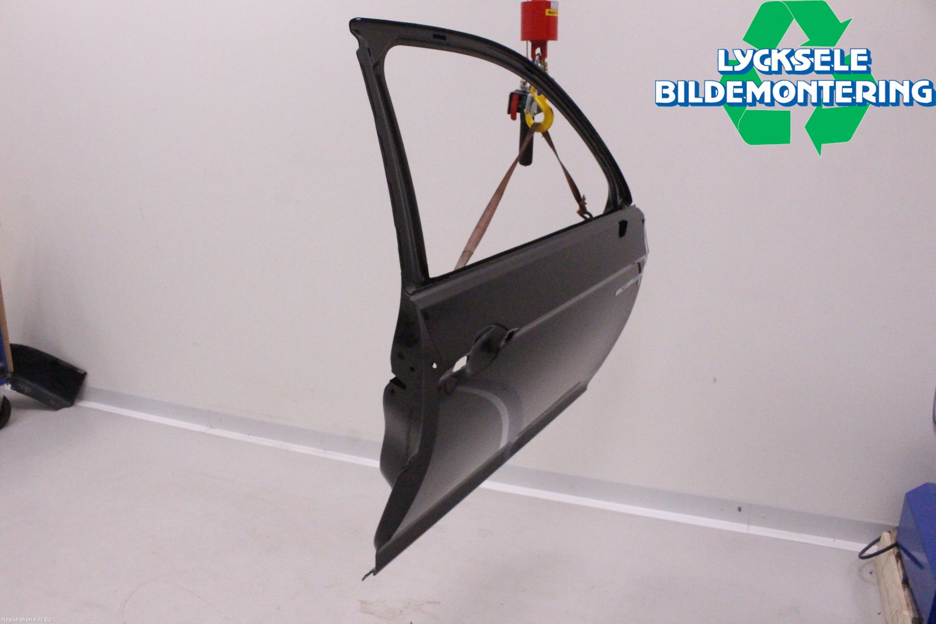 Volkswagen VW PASSAT 15-19 Dörr Fram Höger