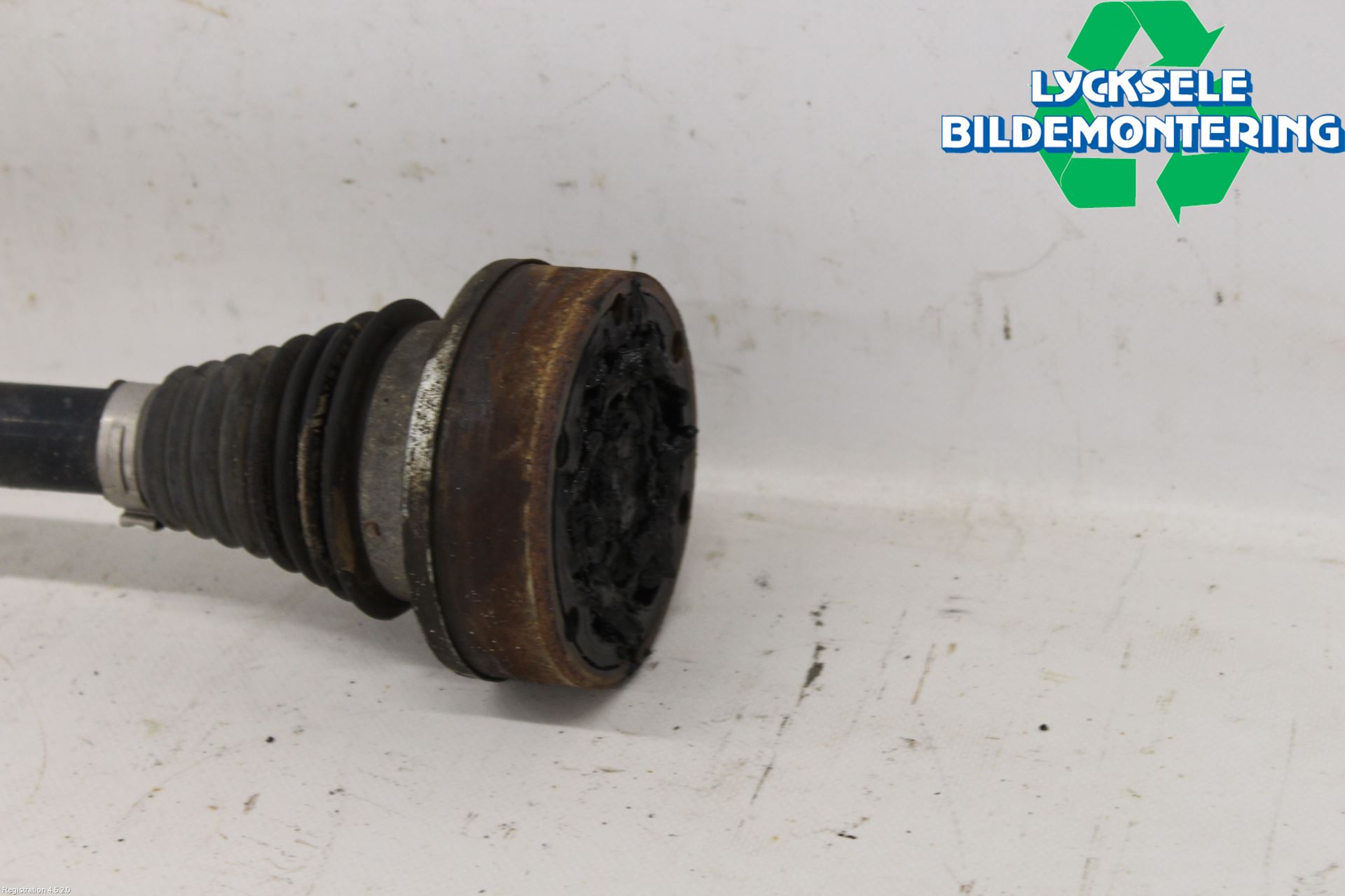 Volkswagen VW POLO 10-17 Drivaxel Fram Vänster
