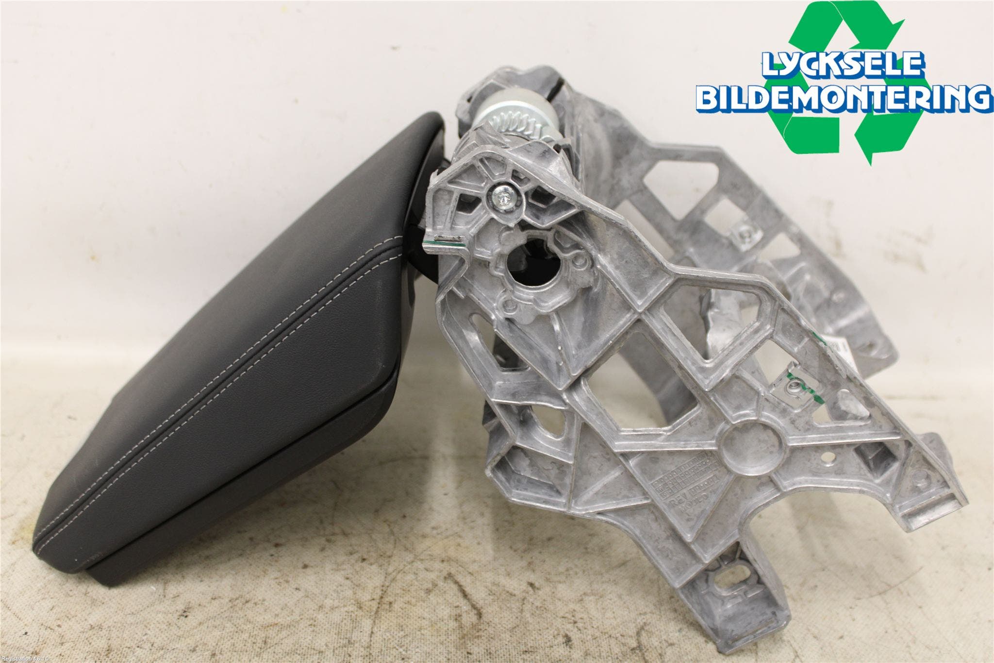 Audi A6 F2/C8 19- Inredning Armstöd