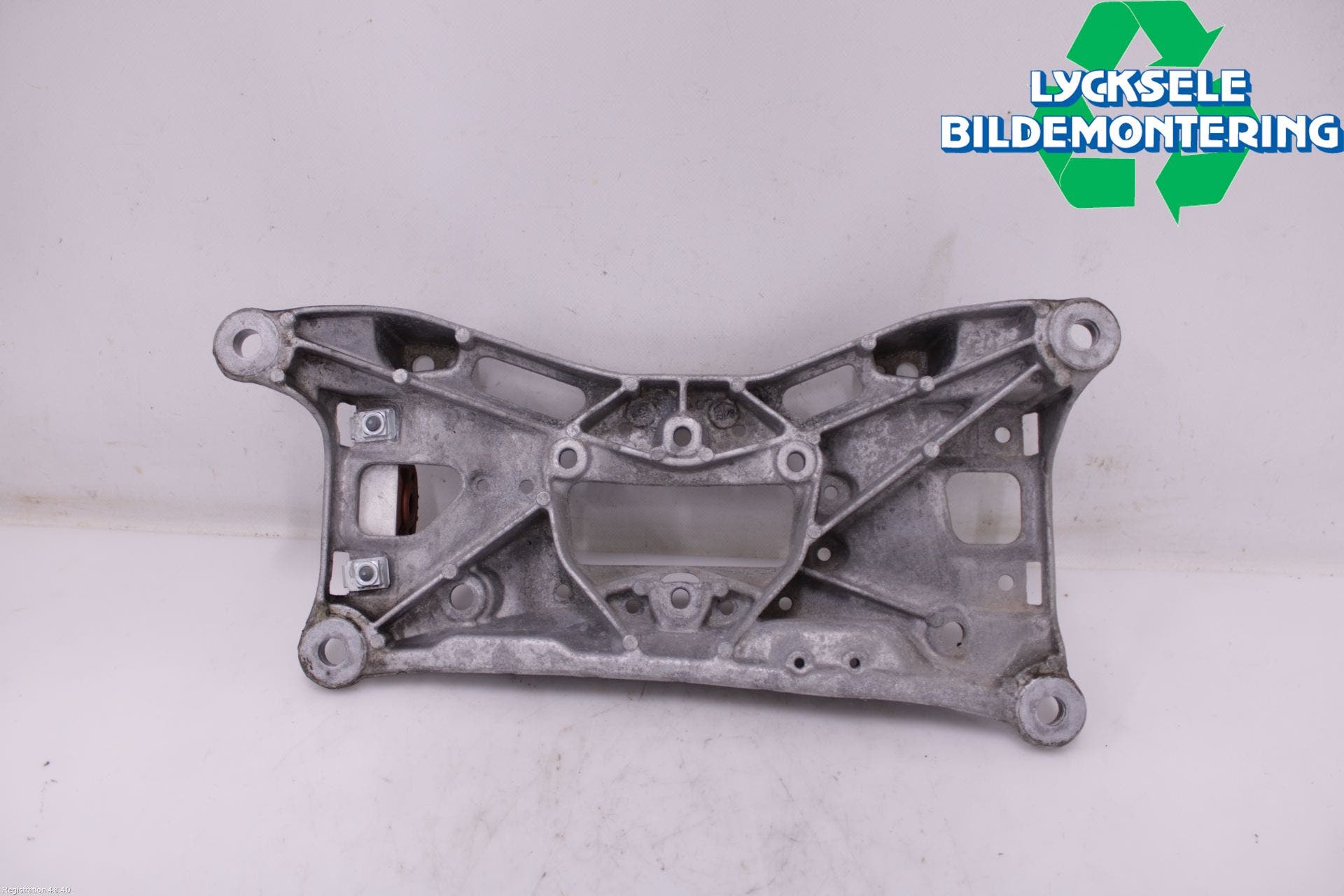 Audi A4/S4 B9 20- Växellådsbalk