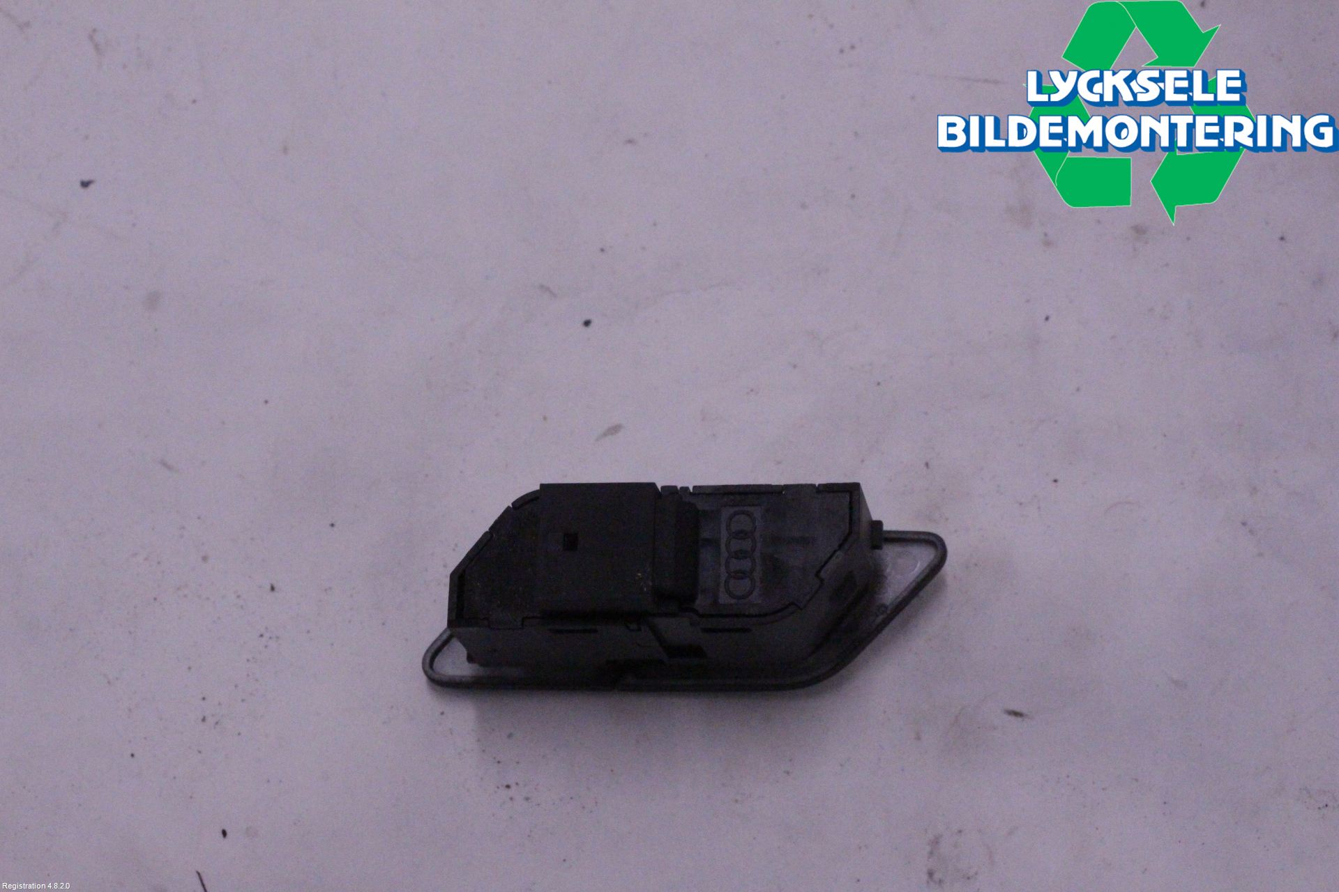 Audi A6 F2/C8 19- Strömställare Centrallås