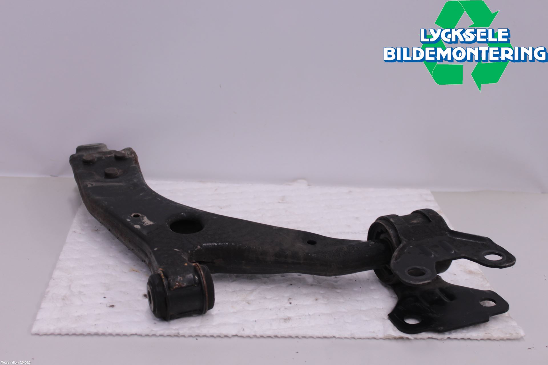 Ford FOCUS 15-18 Bärarm Fram Undre Vä