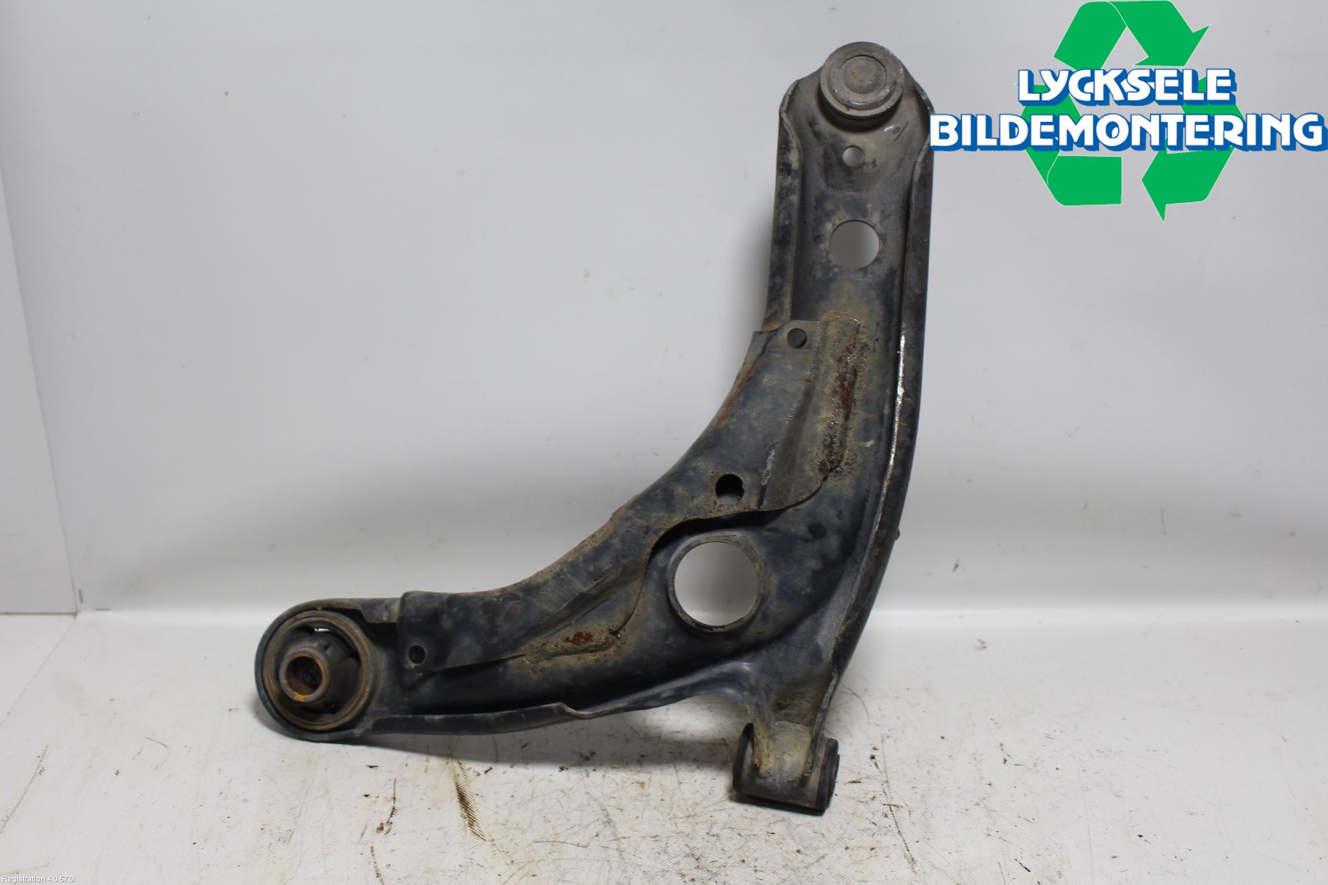 Toyota YARIS XP130 12-14 Bärarm Fram Undre Hö