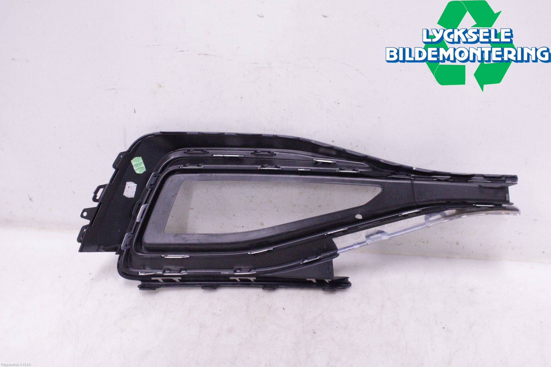 Volkswagen VW PASSAT 20-24 Dimljussarg Fram