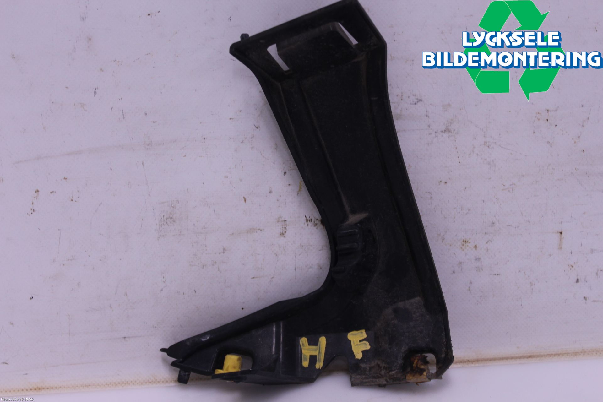 BMW 5 F10/F11/F18 09-17 Skärmfäste Fram Hö
