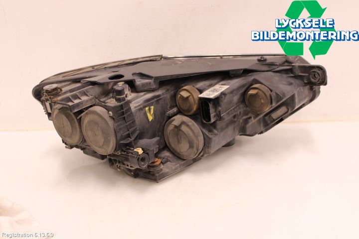 Volkswagen VW PASSAT 15-19 Strålkastare Vänster