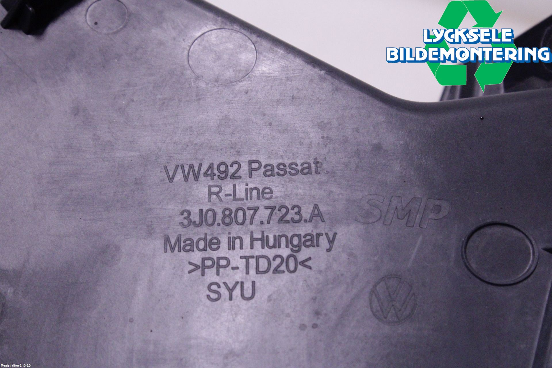 Volkswagen VW PASSAT 24- Stötfångardel Fram Vä