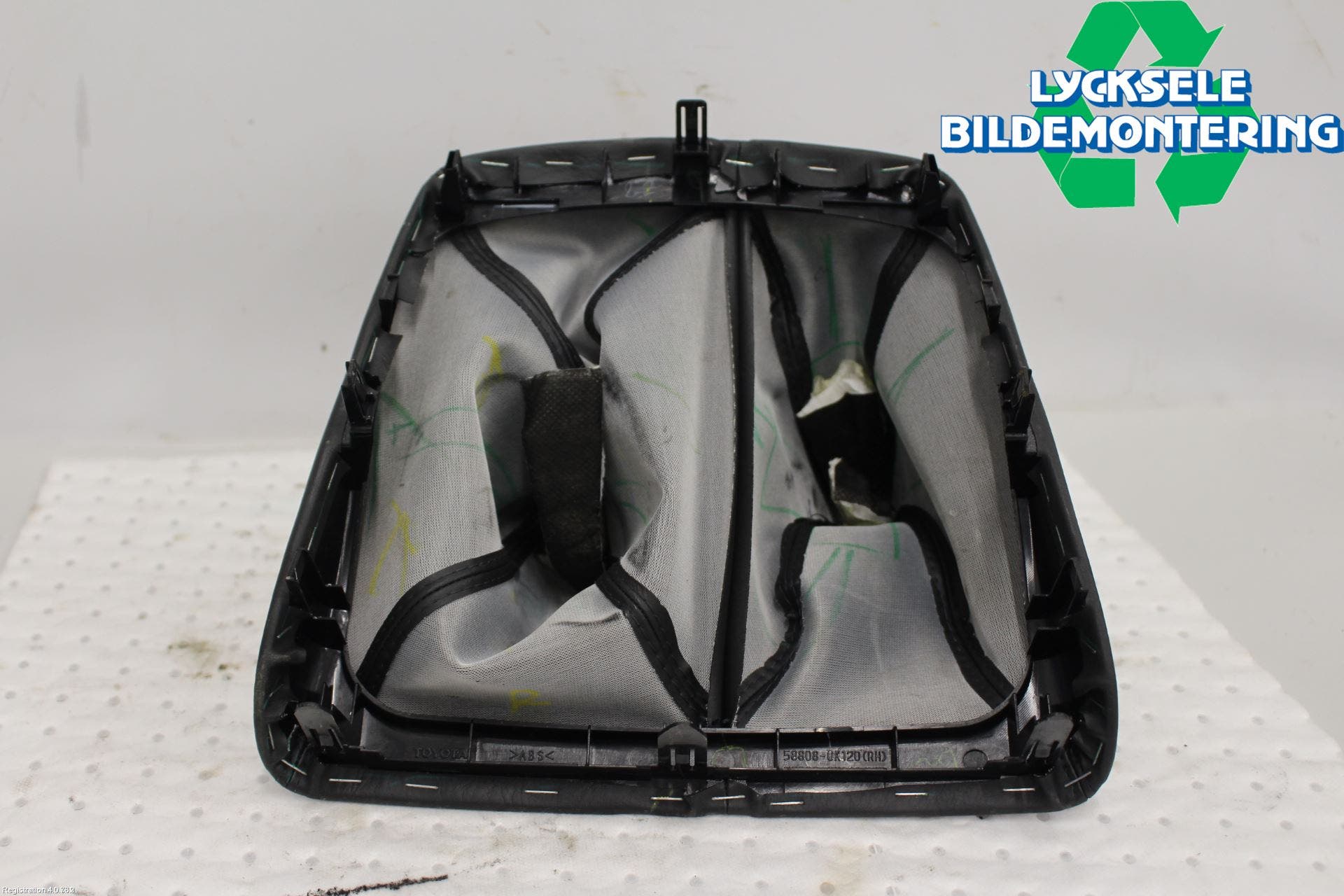 Toyota HILUX 05-16 Växelspaksdamask